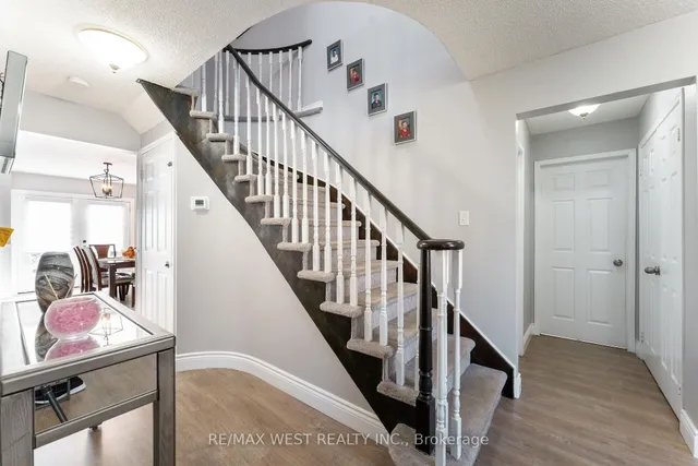 19 Moore Pl, Barrie 4