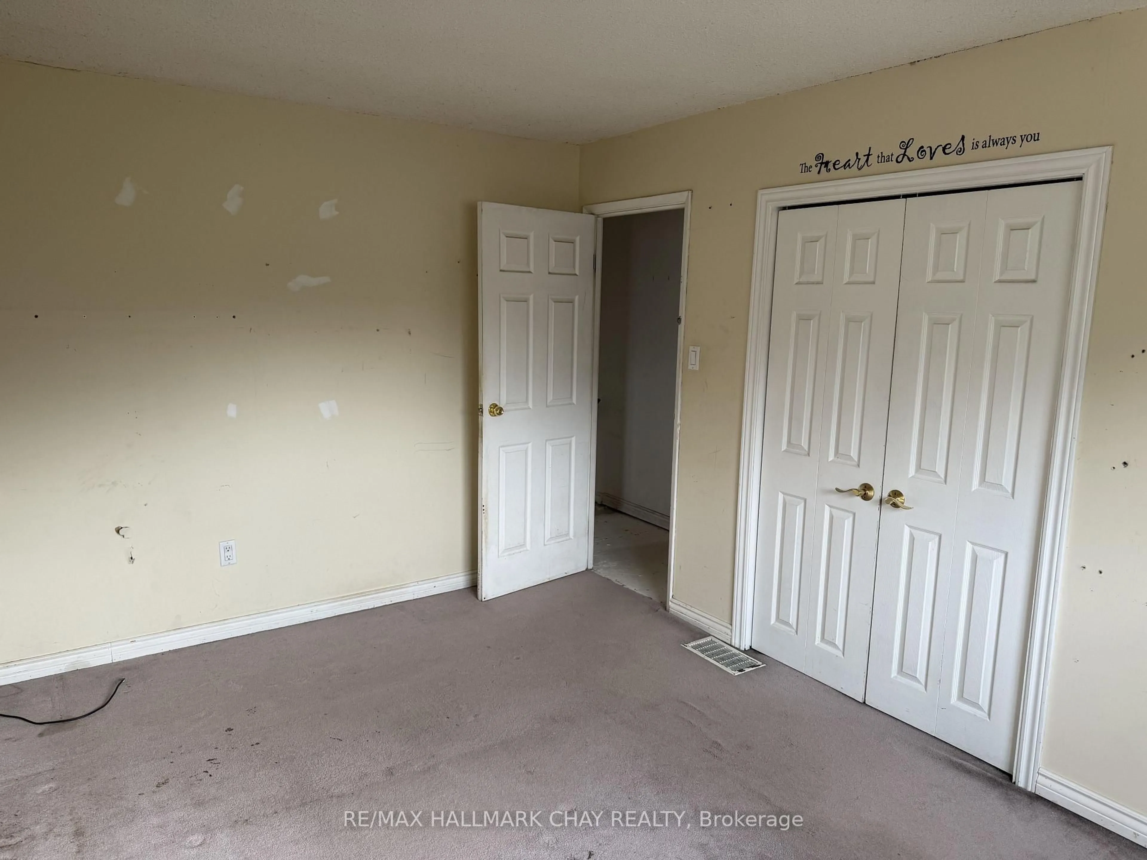trreb/IMG-S13875044_0c5074e7-d1fa-43d2-8e1b-4676f11448a7-l.jpg