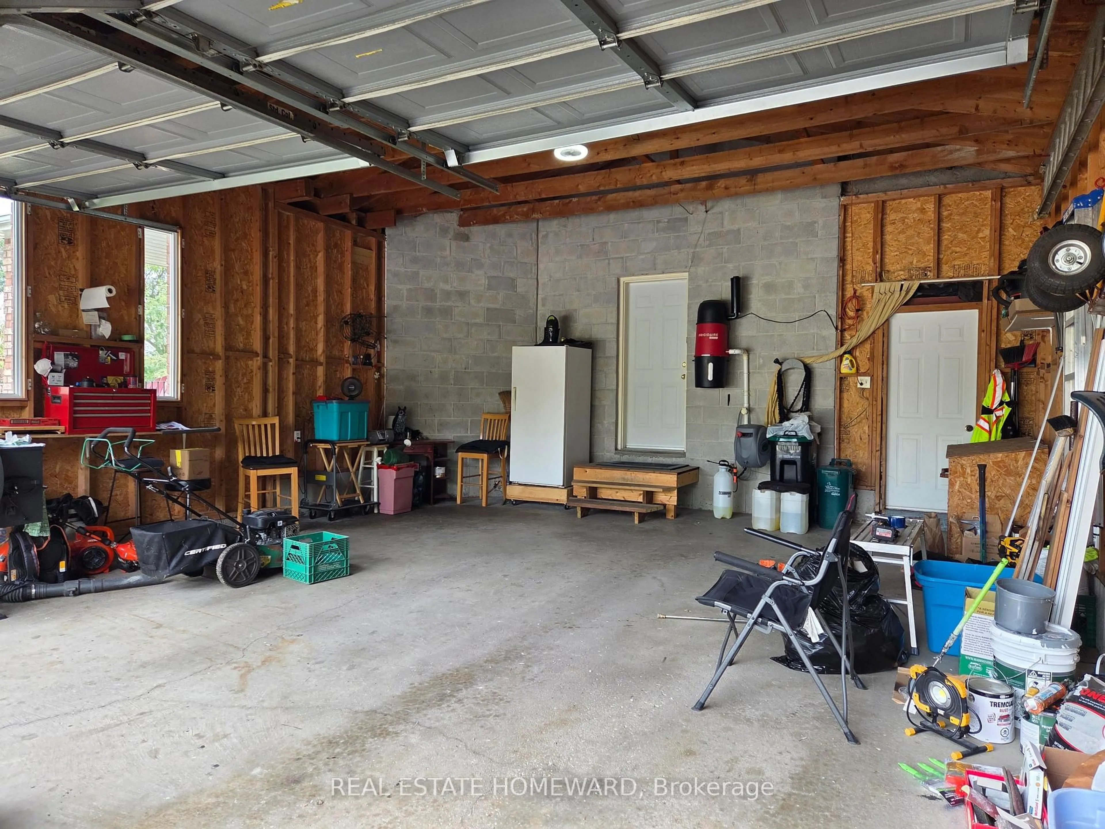 trreb/IMG-S14020452_2de4b6f1-5e94-46af-8fd1-7a506ba5c3cc-l.jpg