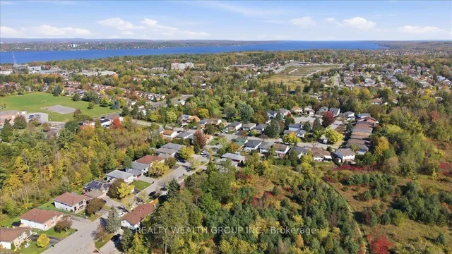 11 BRISTOW Crt, Barrie 3