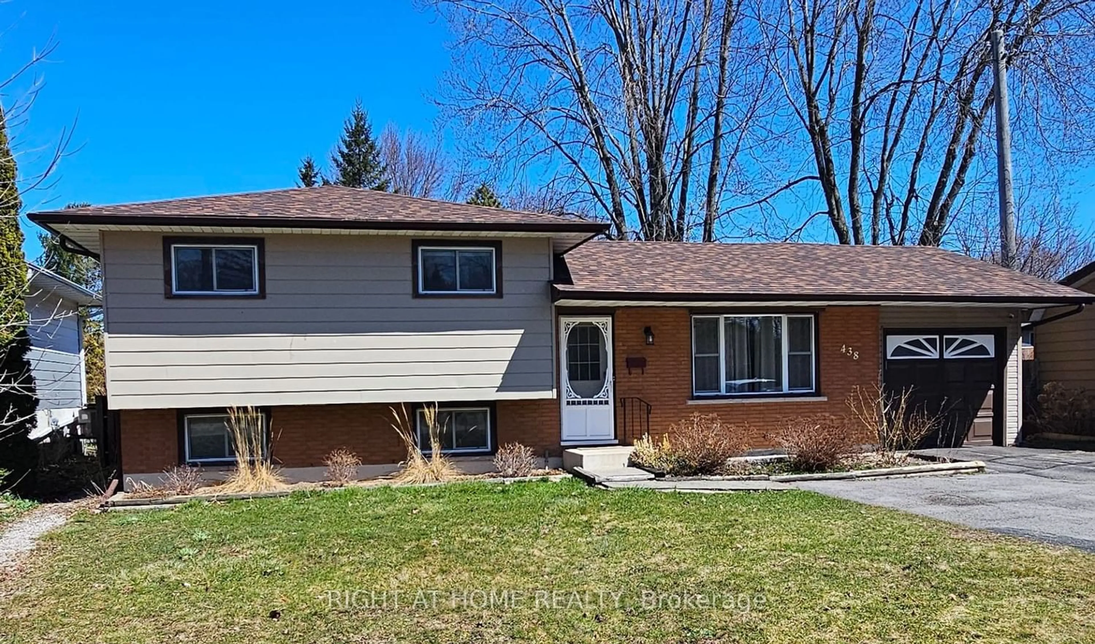 Frontside or backside of a home for 438 Forest Ave, Orillia Ontario L3V 4A1