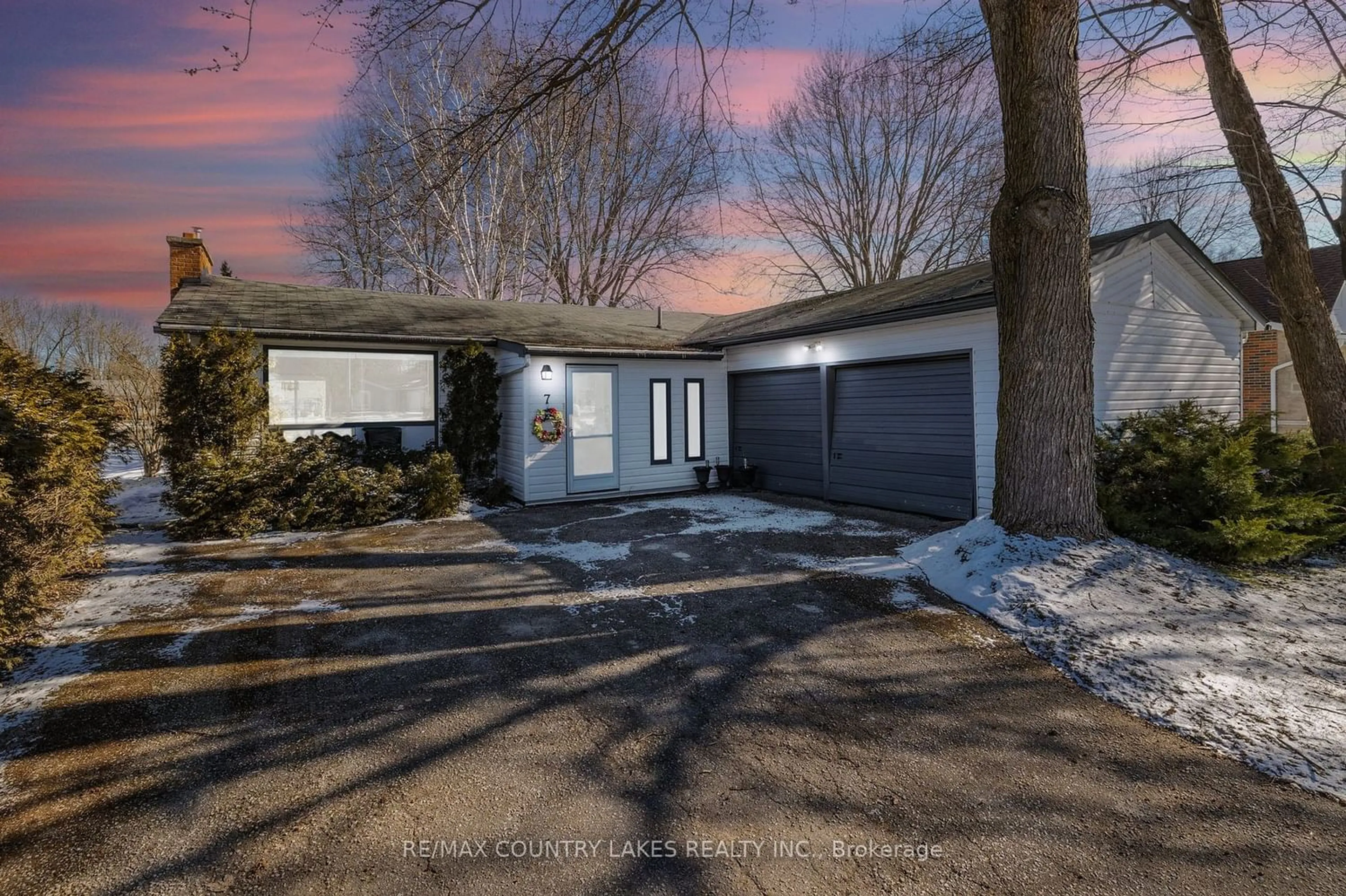 Frontside or backside of a home for 7 Willow Cres, Ramara Ontario L0K 1B0