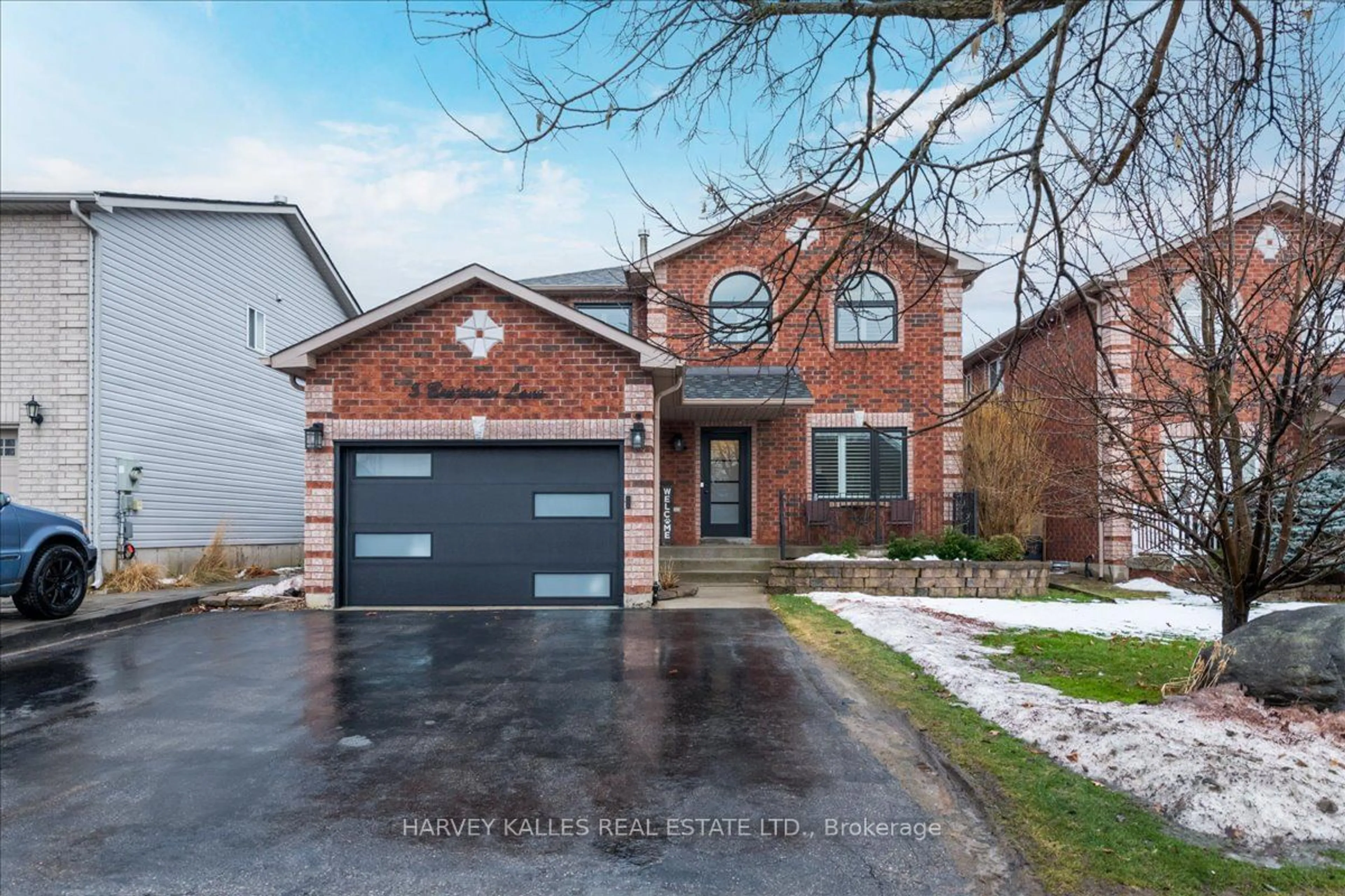 Home with brick exterior material for 5 Benjamin Lane, Barrie Ontario L4N 0S3