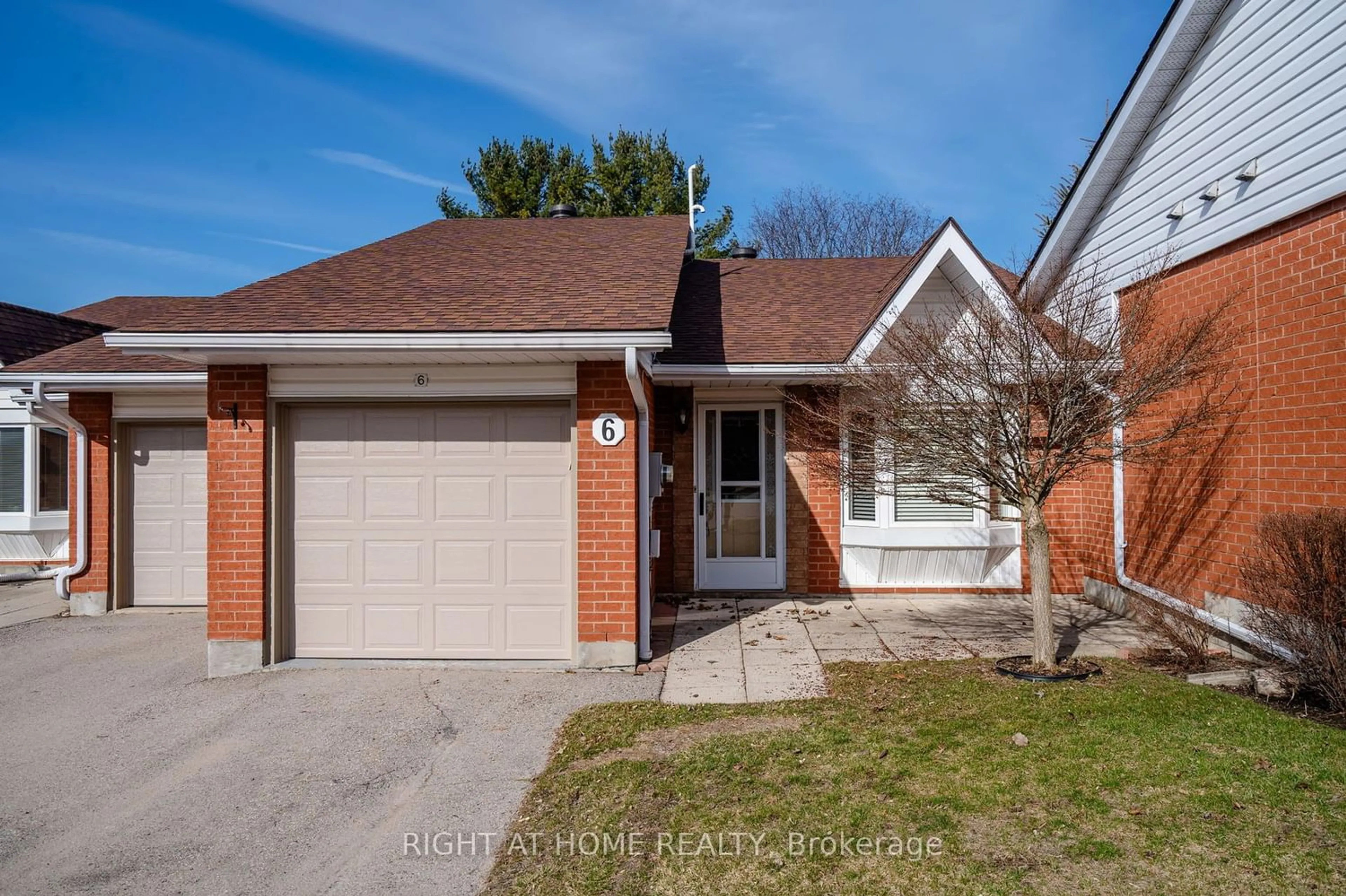 Home with brick exterior material for 696 King St #6, Midland Ontario L4R 5B5