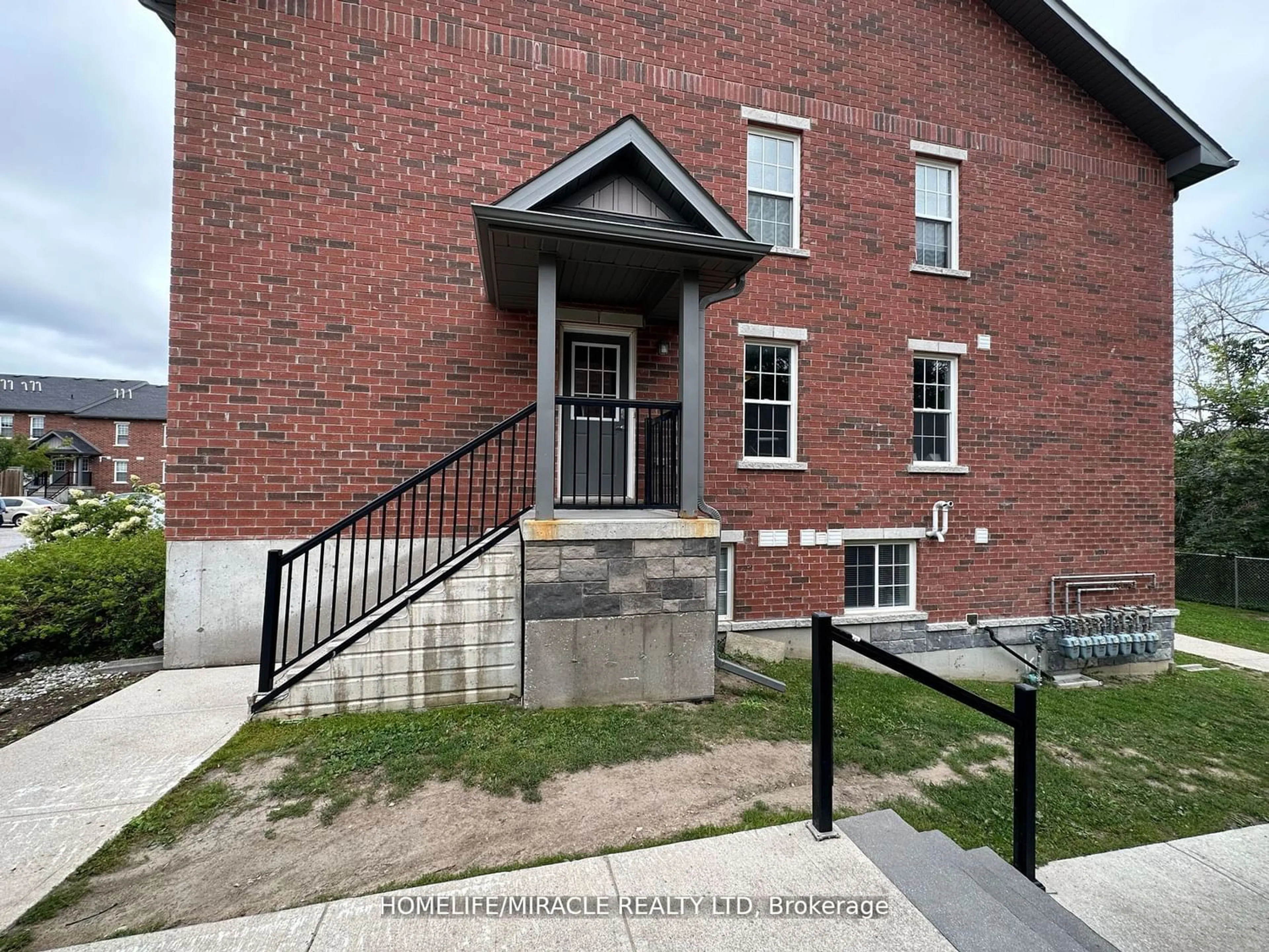 Home with brick exterior material for 244 Penetanguishene Rd #8, Barrie Ontario L4M 7C2