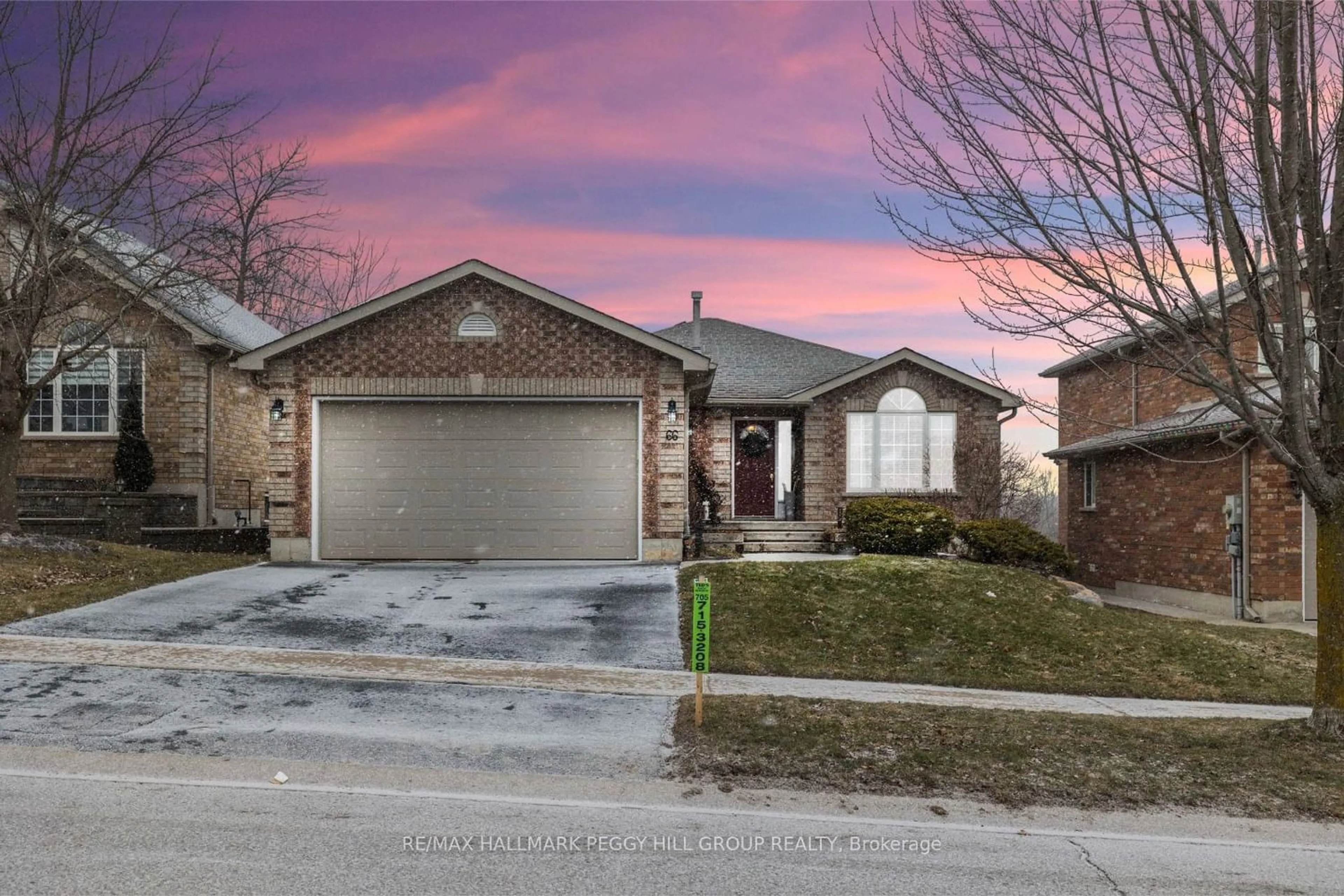 Frontside or backside of a home for 66 Lion's Gate Blvd, Barrie Ontario L4M 7E4