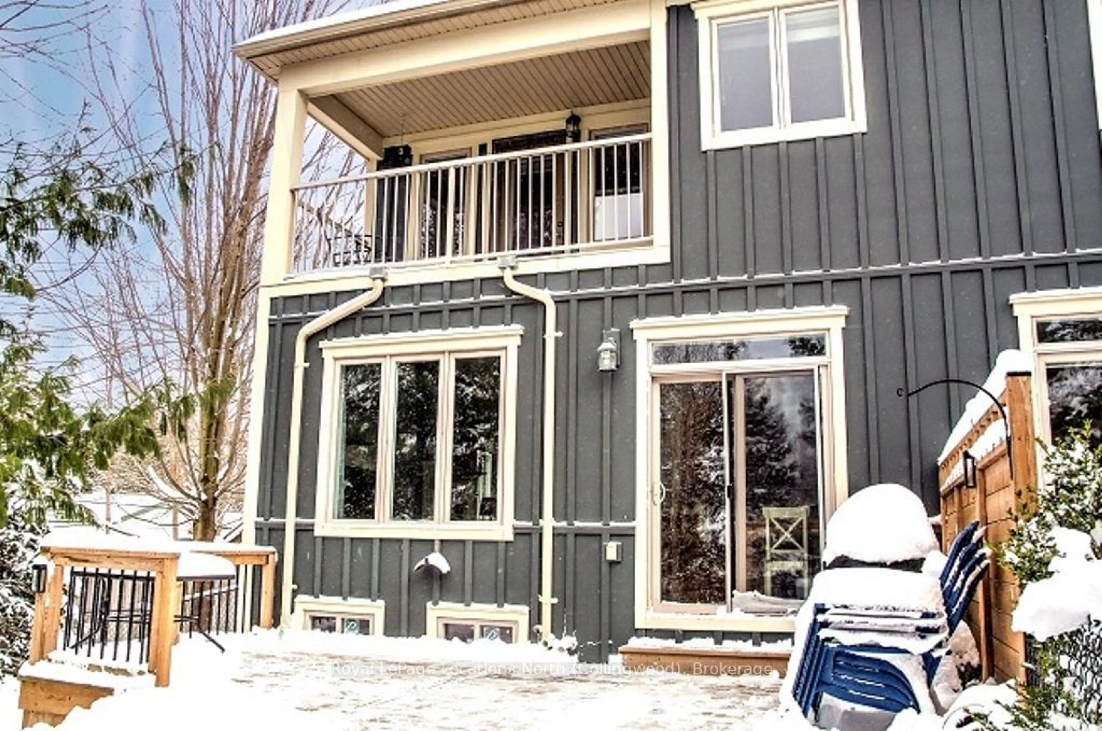 Home with vinyl exterior material, street for 1 Covington Blue Cres, Wasaga Beach Ontario L9Z 0E4