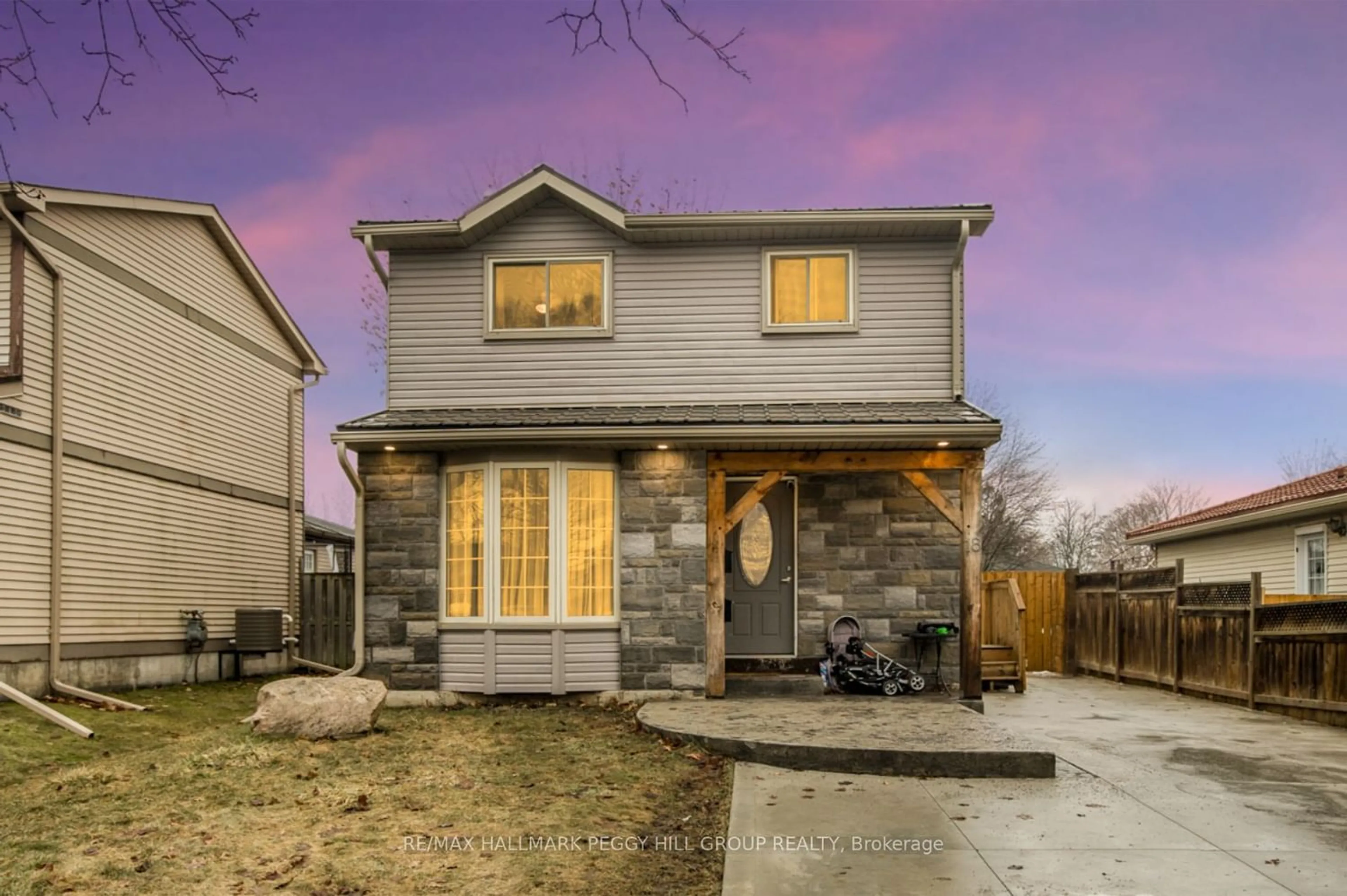 Frontside or backside of a home for 18 Bronte Cres, Barrie Ontario L4N 5B7