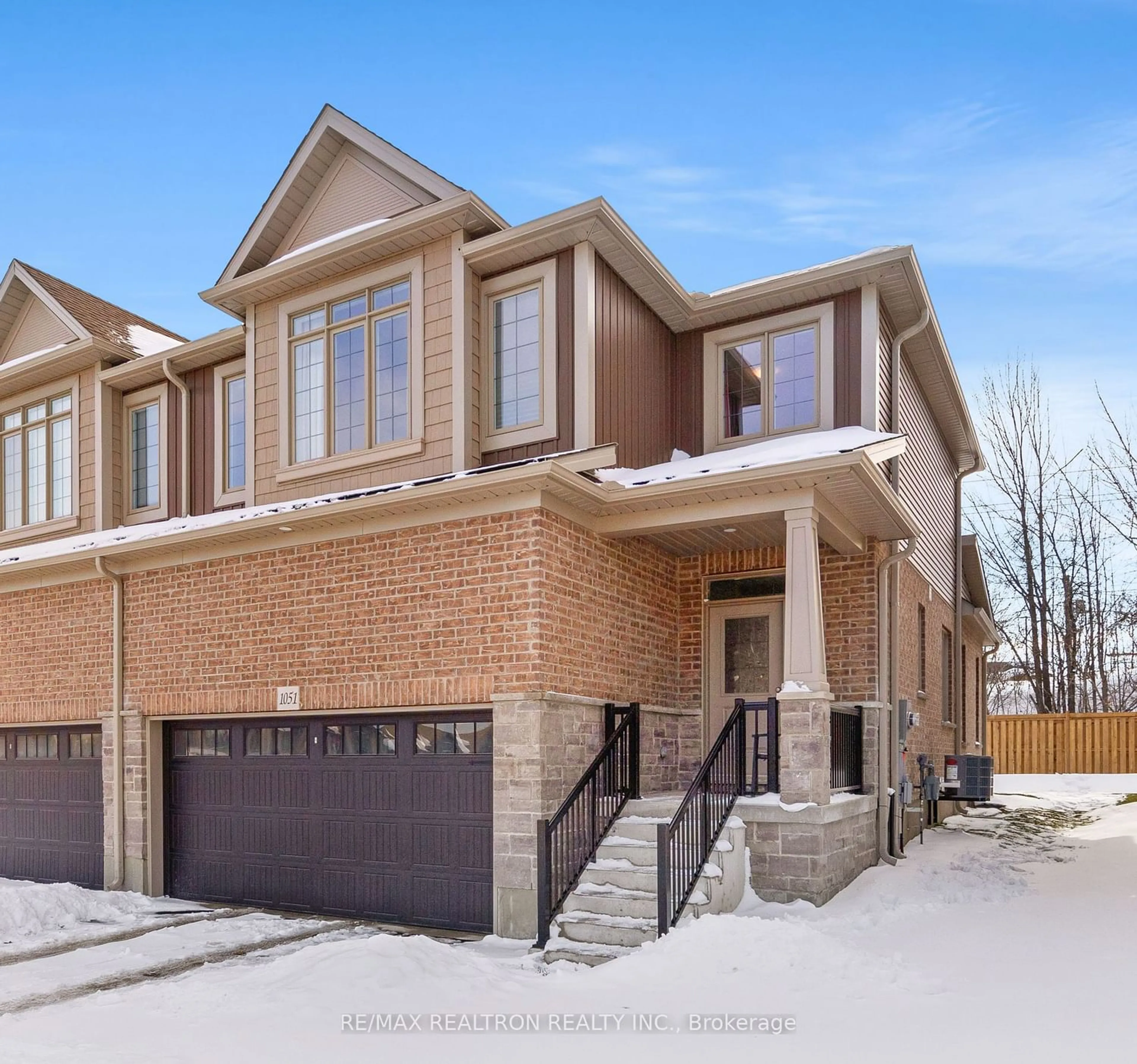 Home with brick exterior material for 1051 Wright Dr, Midland Ontario L4R 0E4