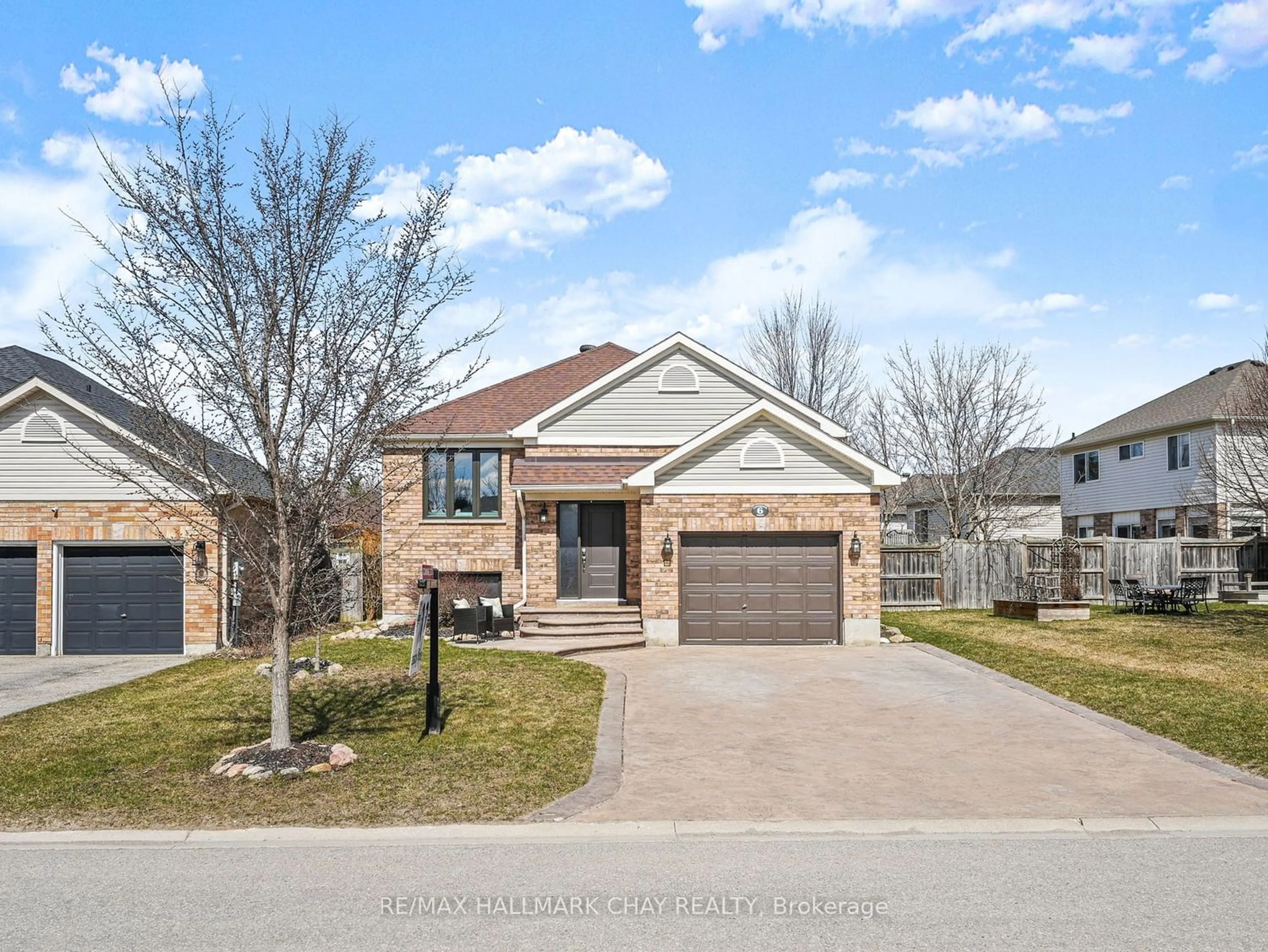Frontside or backside of a home for 6 Lakewoods Crt, Barrie Ontario L4N 0G4
