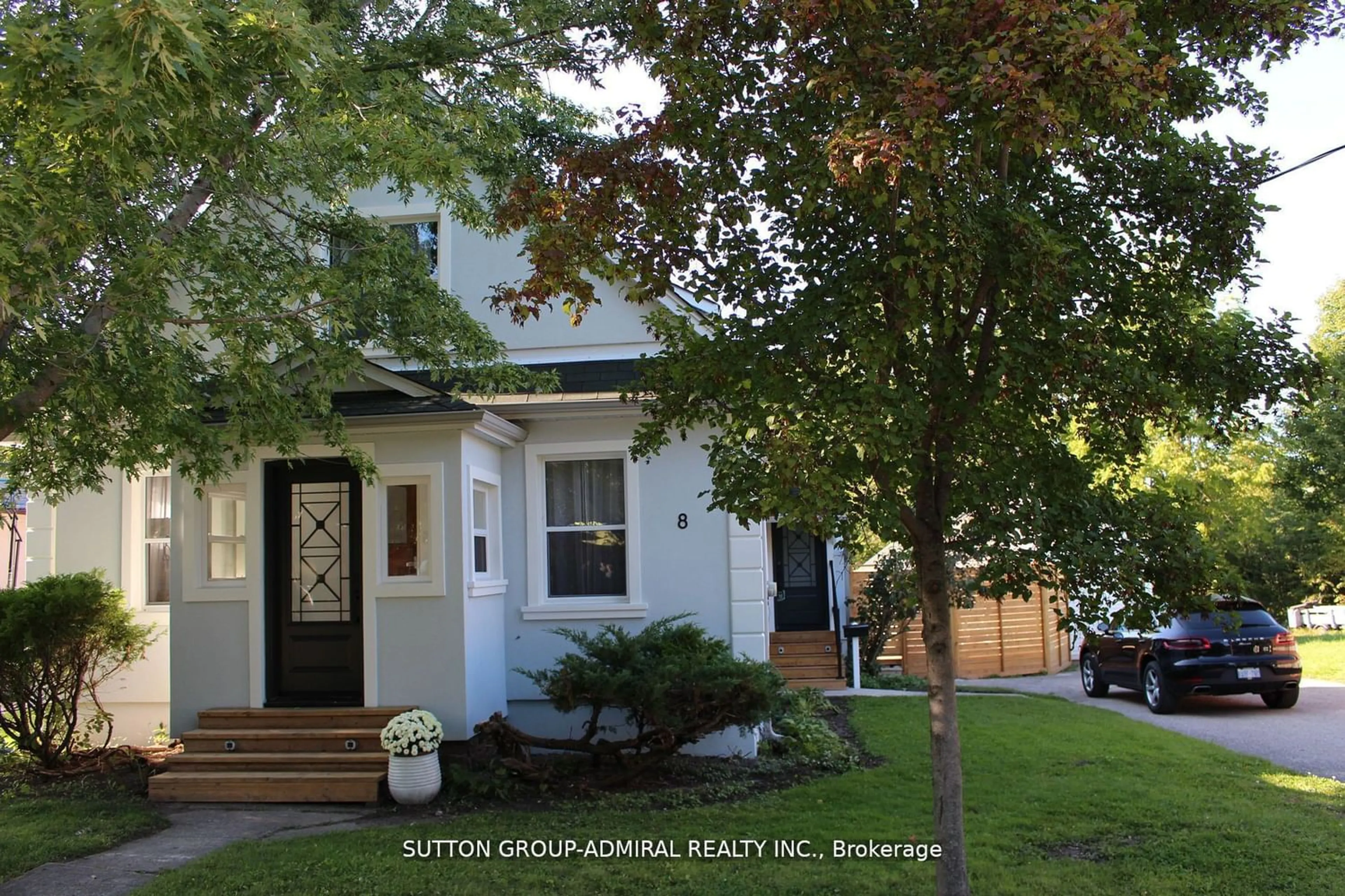 Outside view for 8 South St, Orillia Ontario L3V 3S9