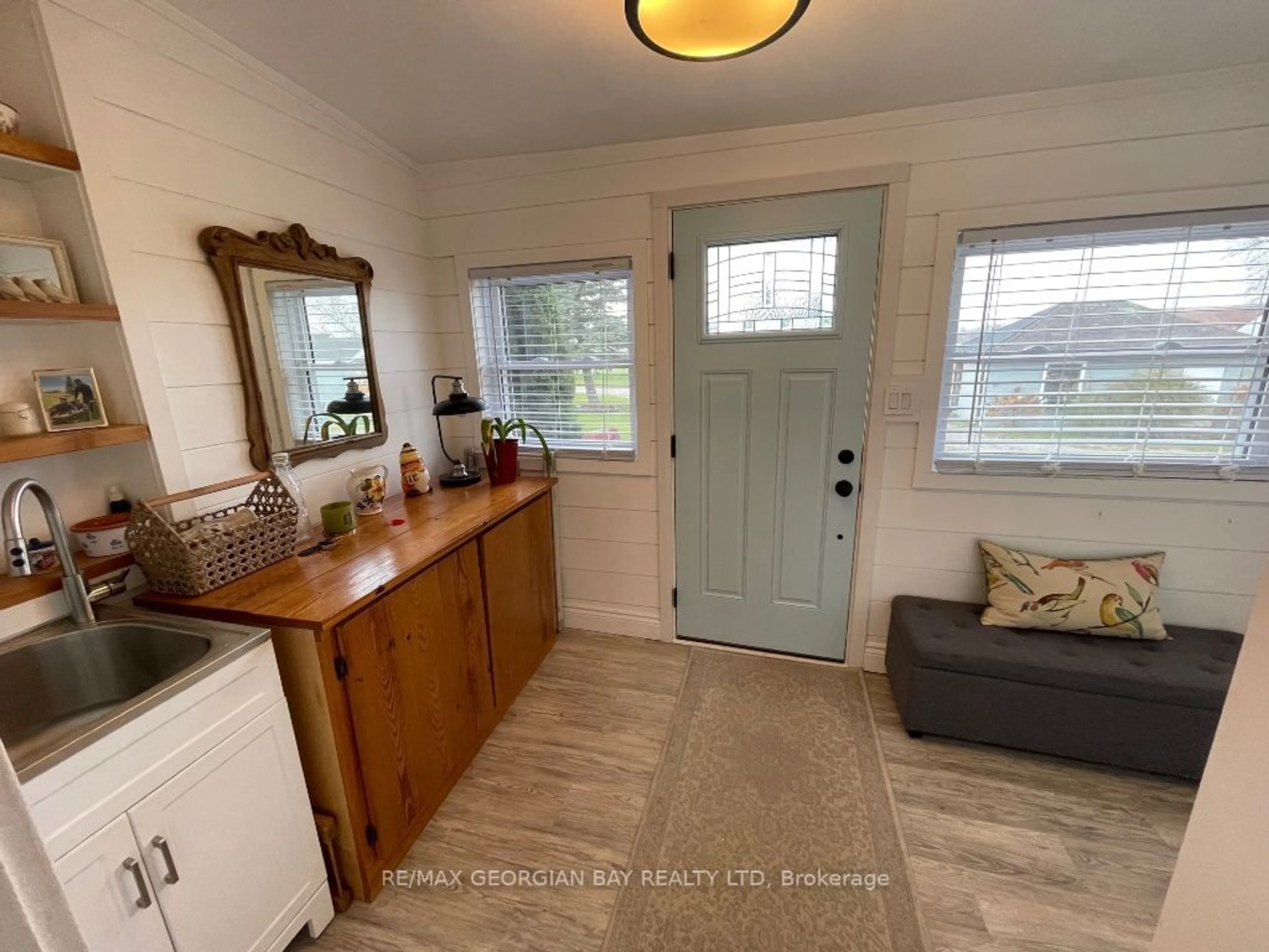 Indoor entryway for 1954 Flos 8 Rd, Springwater Ontario L0L 1P0