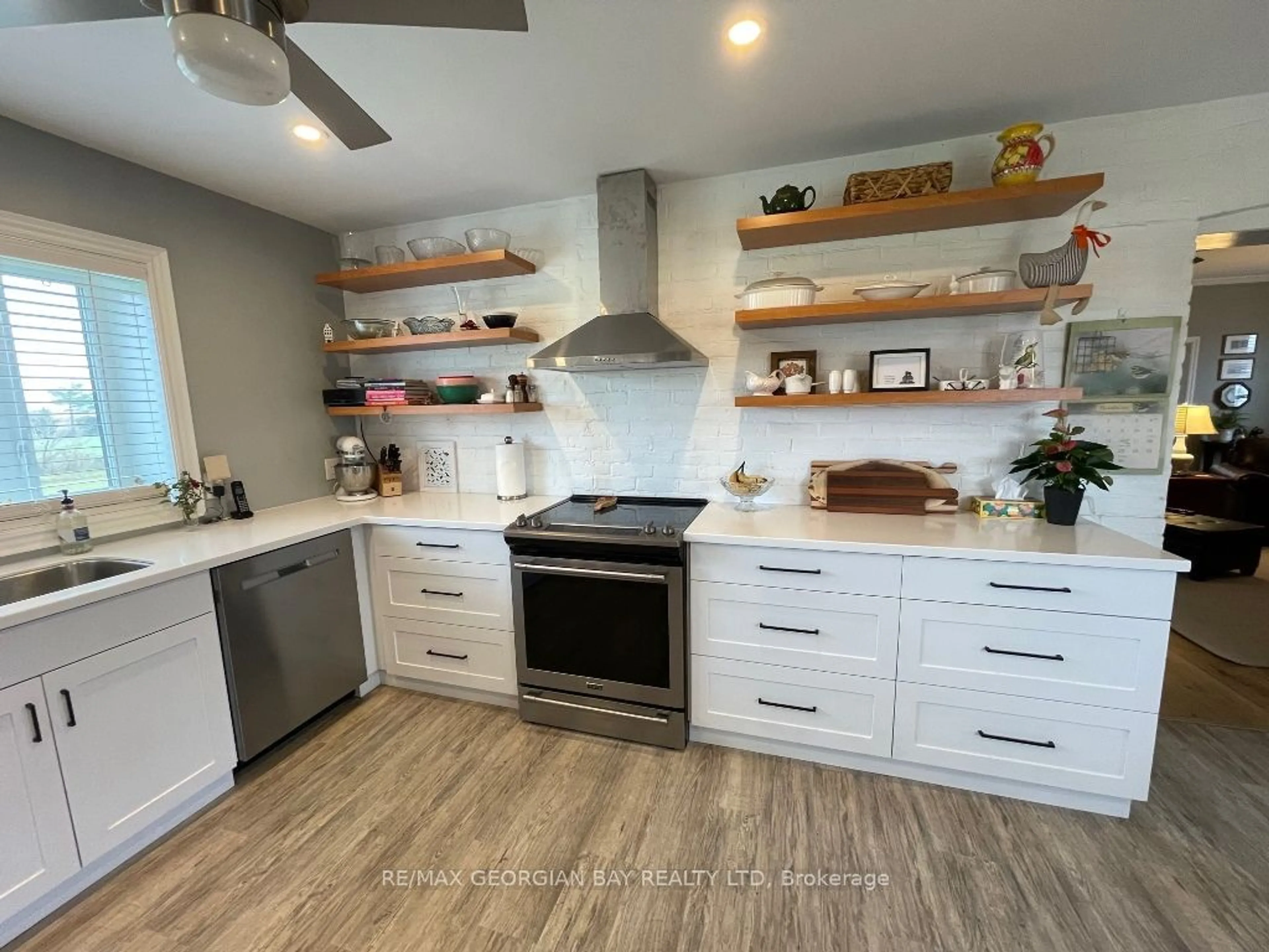 Open concept kitchen, unknown for 1954 Flos 8 Rd, Springwater Ontario L0L 1P0