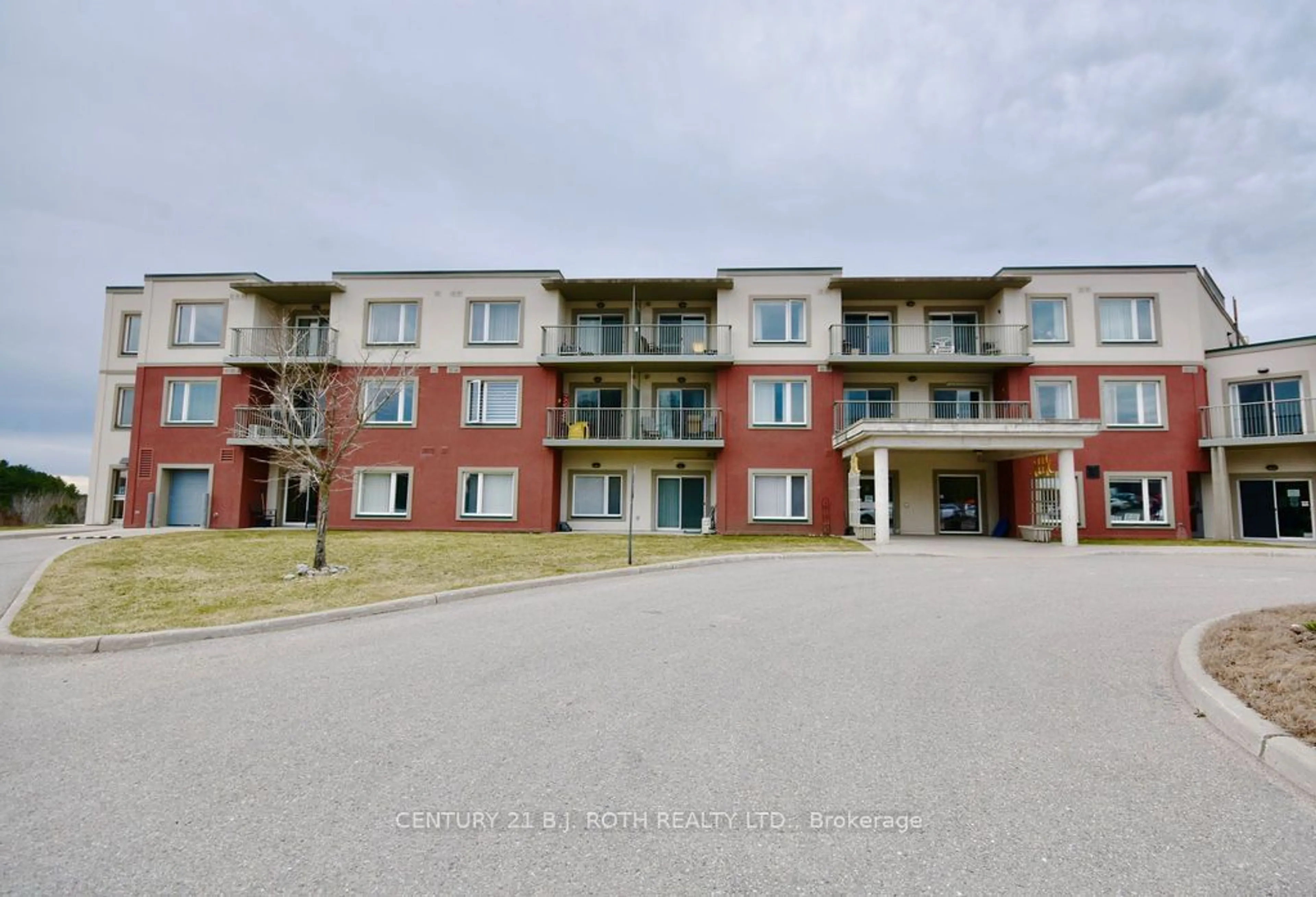 A pic from exterior of the house or condo for 333 Lafontaine Rd #315, Tiny Ontario L9M 0H1