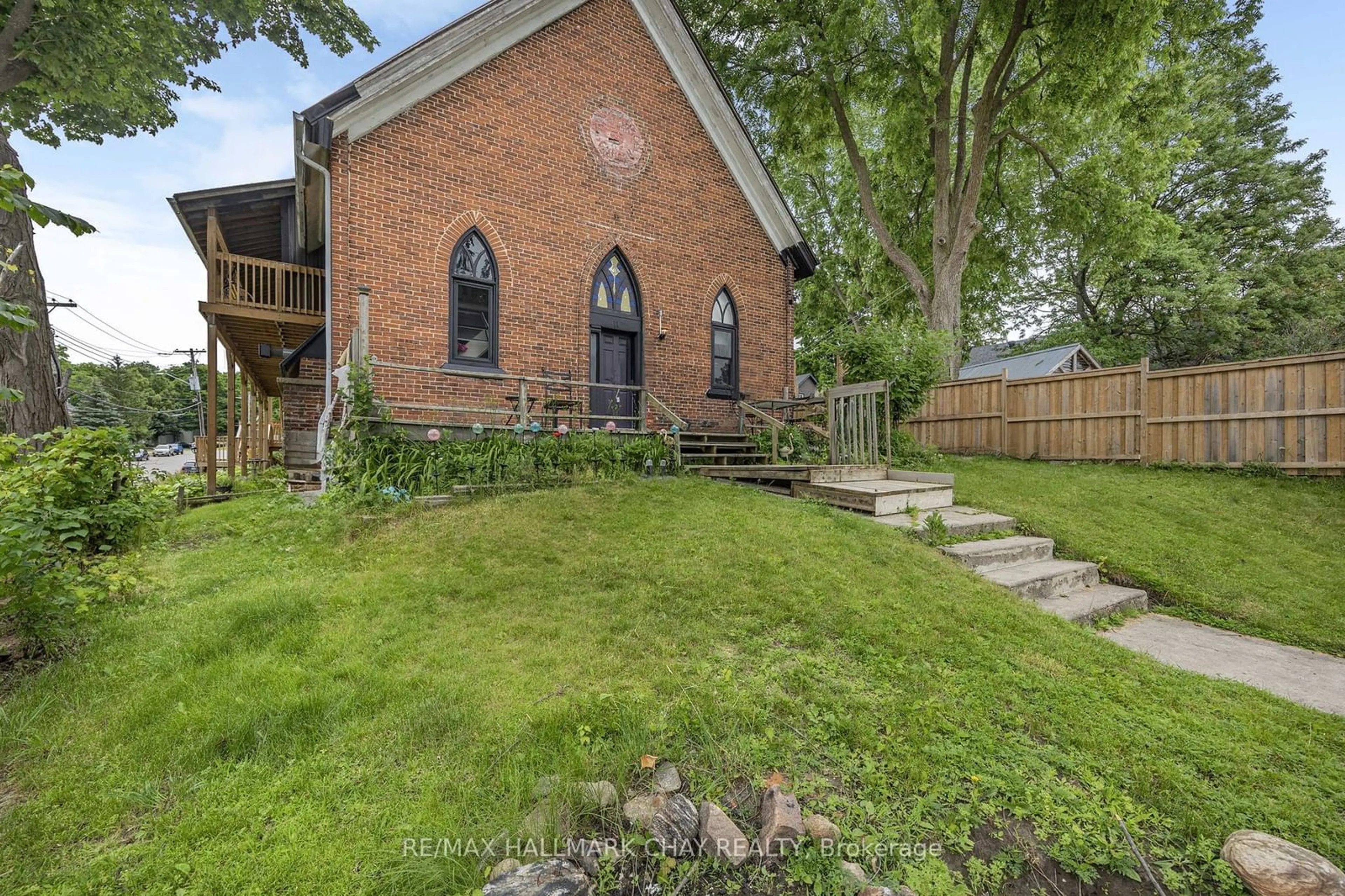 Frontside or backside of a home for 11 Peel St, Penetanguishene Ontario L0K 1P0