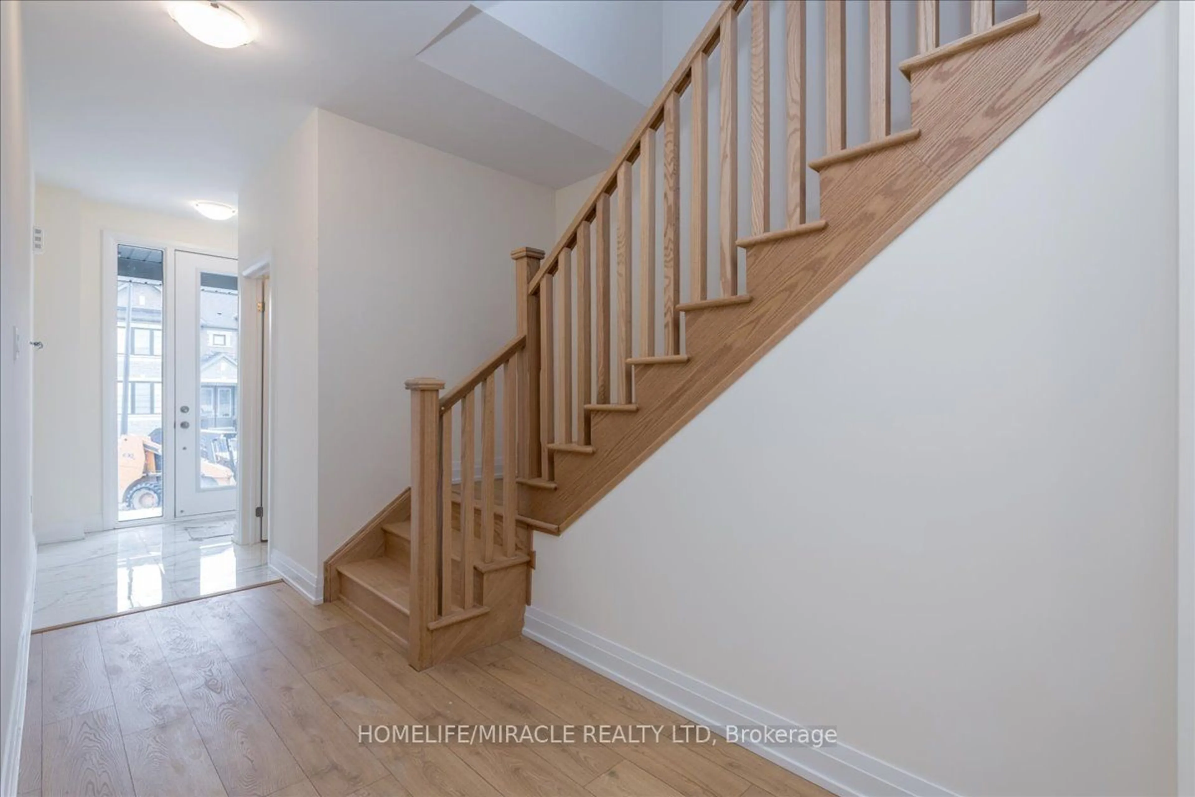 Stairs for 32 Daisy St, Springwater Ontario L9X 2E2