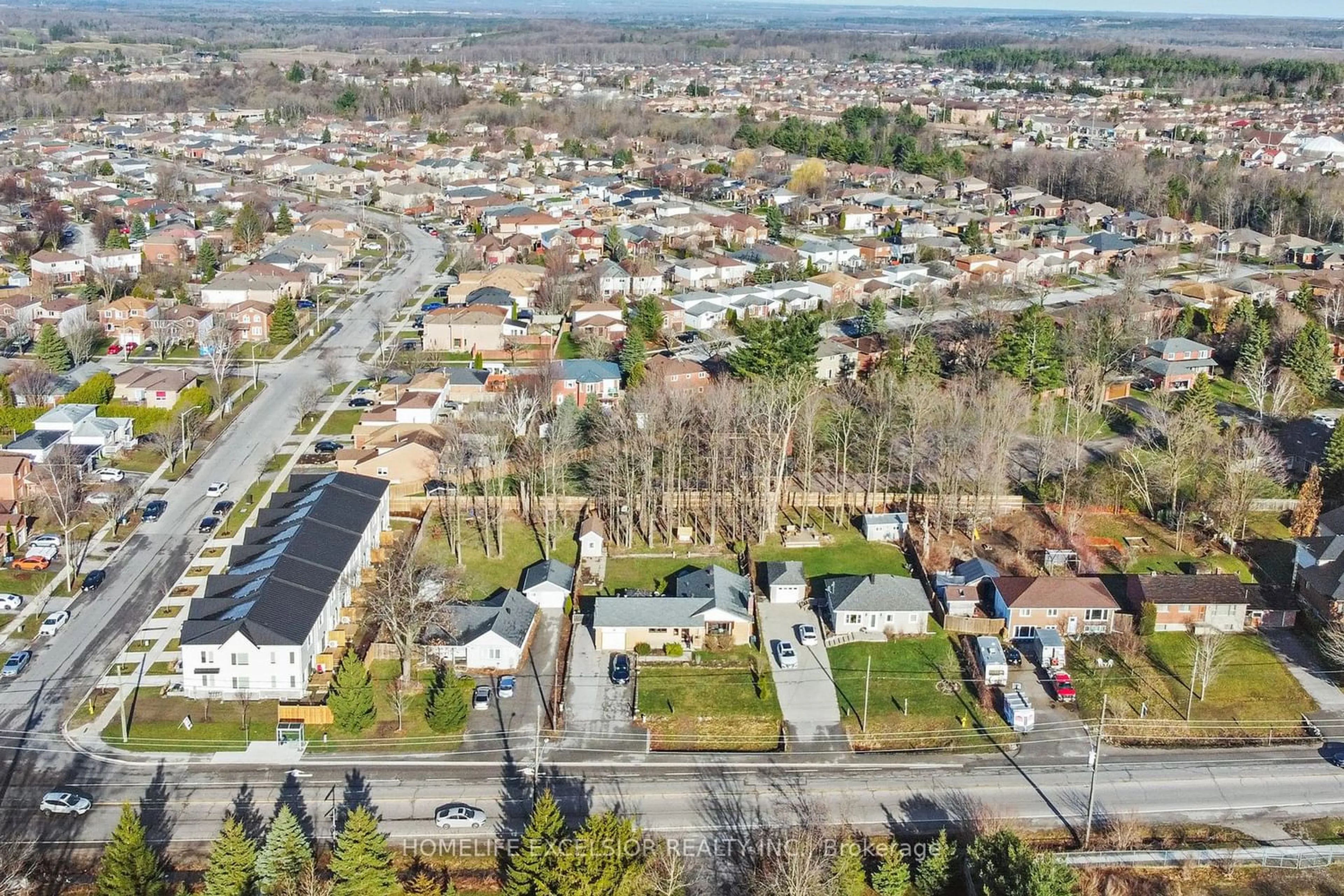 A pic from exterior of the house or condo, the street view for 823 Essa Rd, Barrie Ontario L4N 9G5