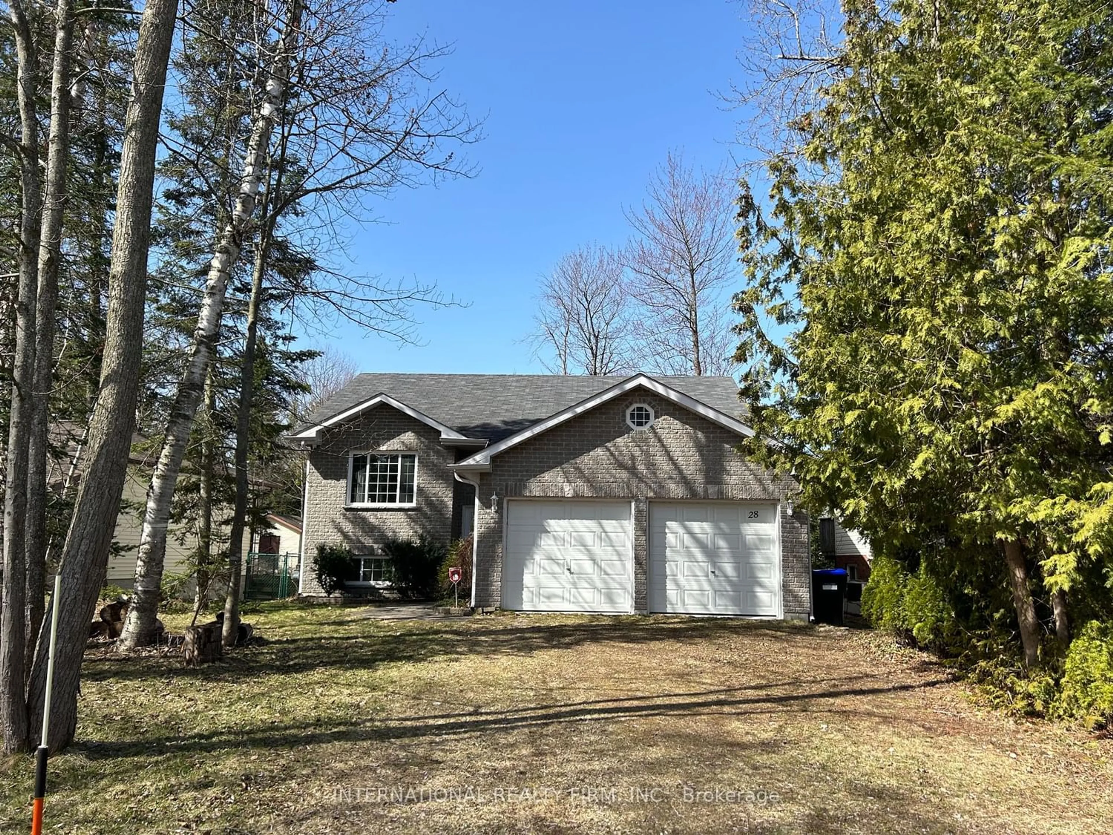 Frontside or backside of a home for 28 55th St, Wasaga Beach Ontario L9Z 1W9
