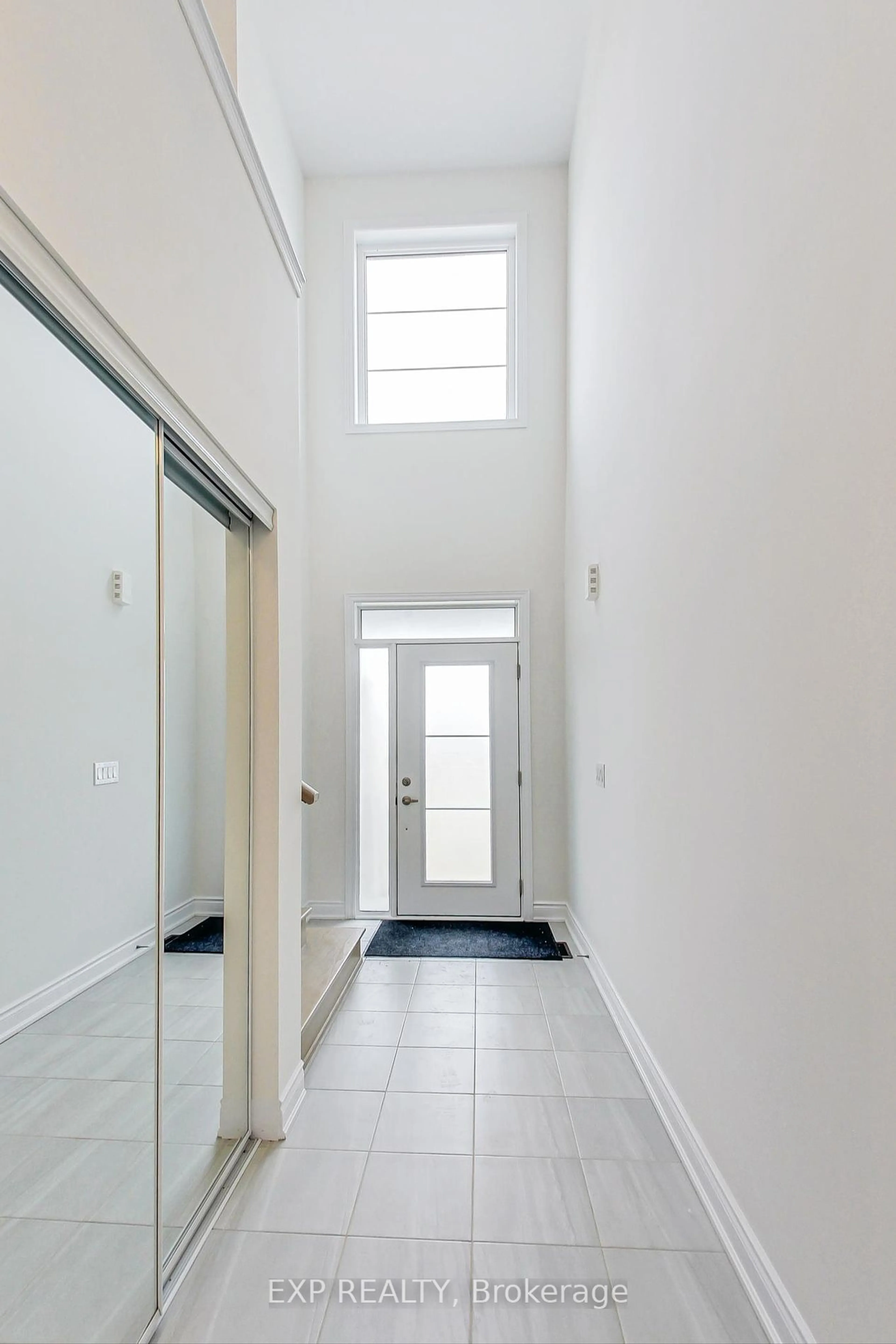 Indoor foyer for 11 Union Blvd, Wasaga Beach Ontario L9Z 0M6