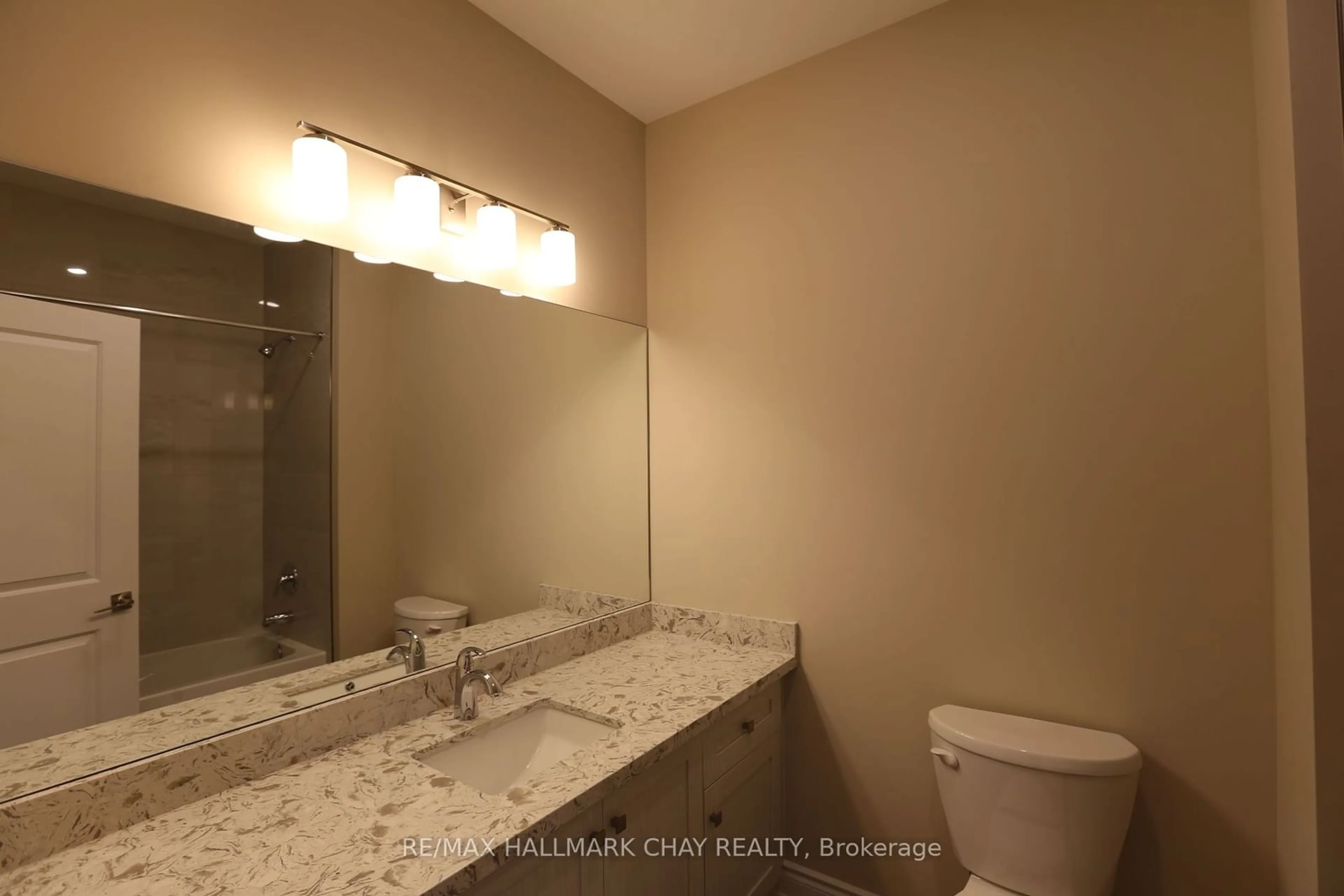 Bathroom for 292 Robinson Rd, Wasaga Beach Ontario L9Z 3A3