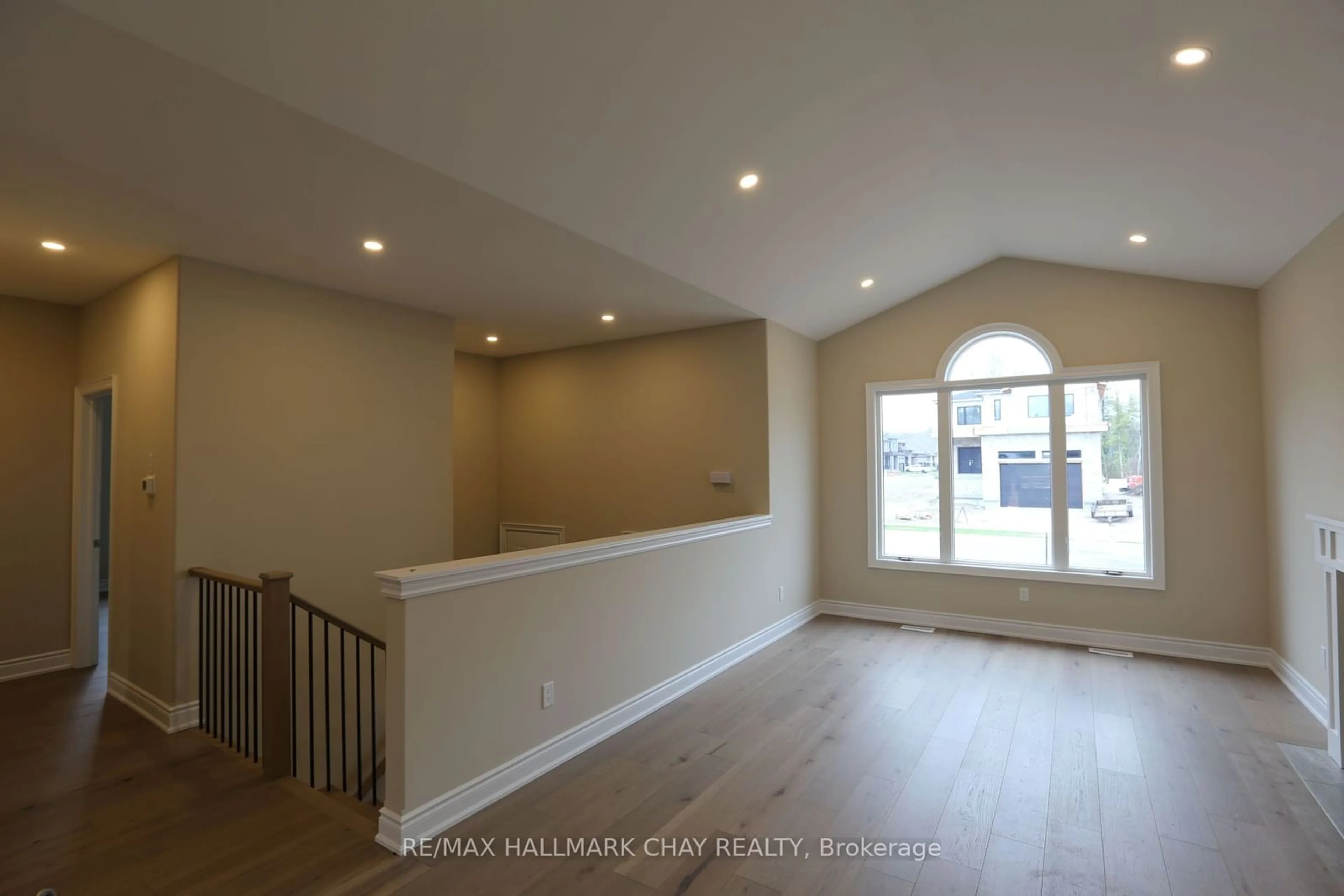 Indoor entryway, wood floors for 292 Robinson Rd, Wasaga Beach Ontario L9Z 3A3