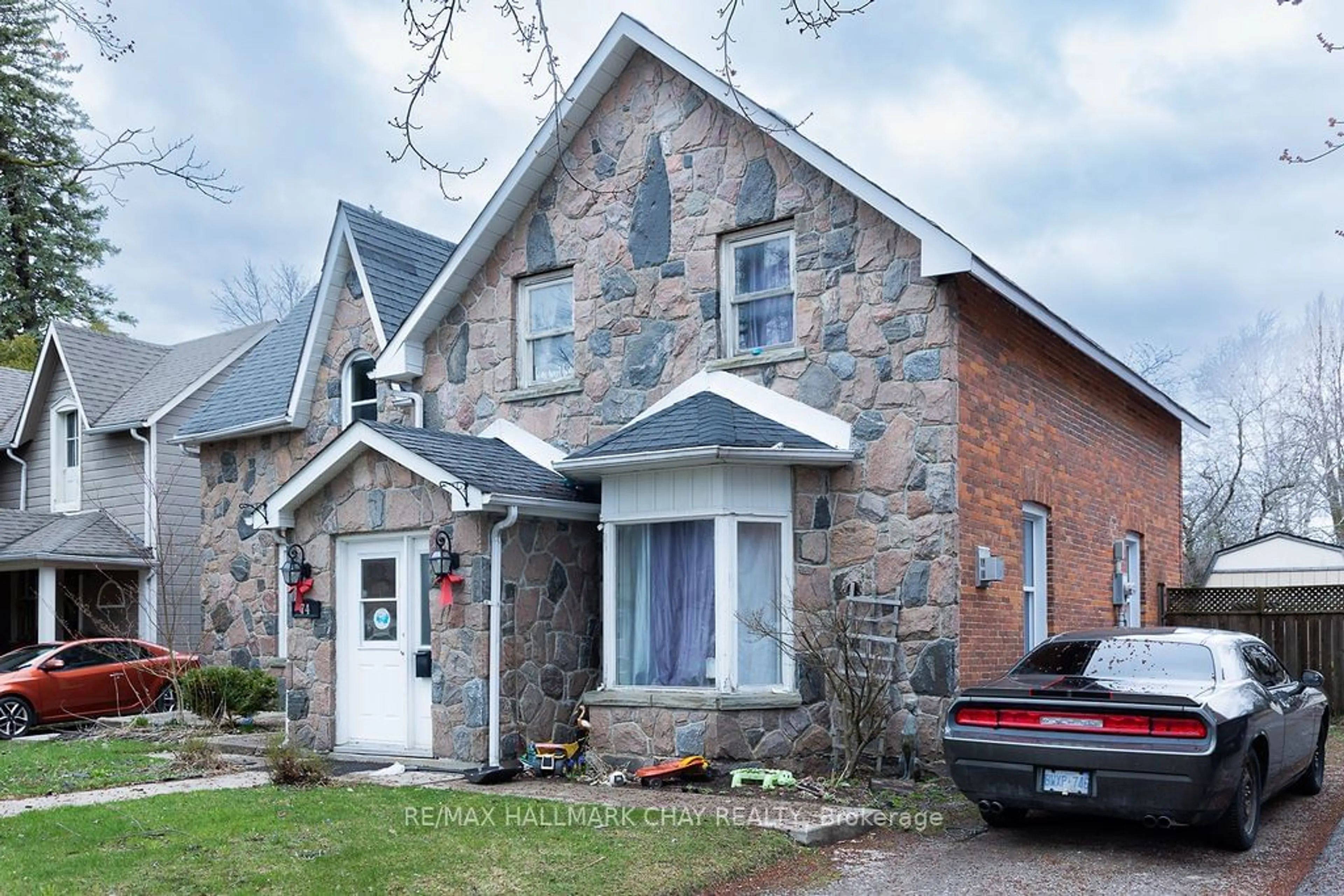 Frontside or backside of a home for 74 Queen St, Springwater Ontario L0L 1P0