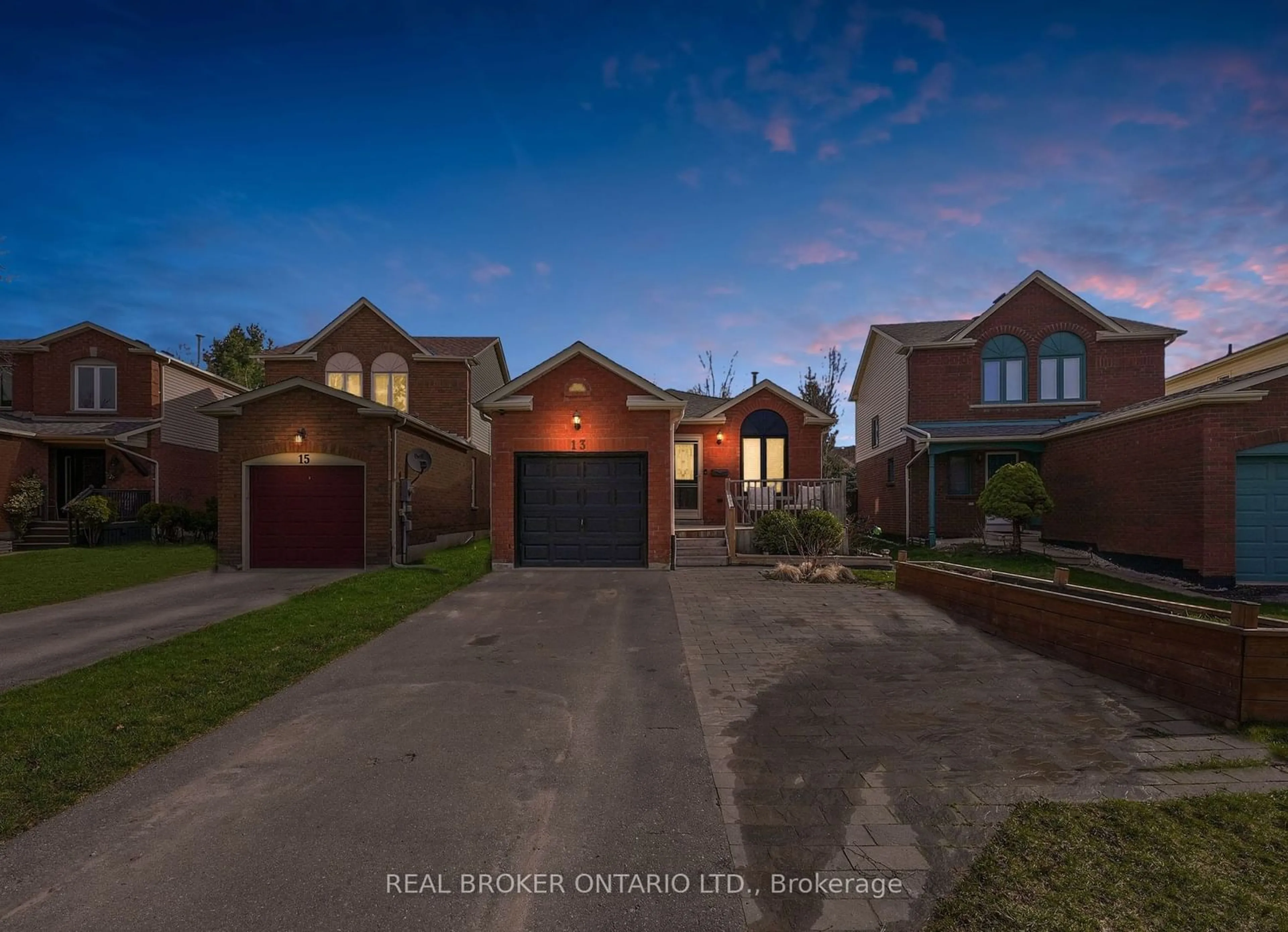 Frontside or backside of a home for 13 Weatherup Cres, Barrie Ontario L4N 7J5