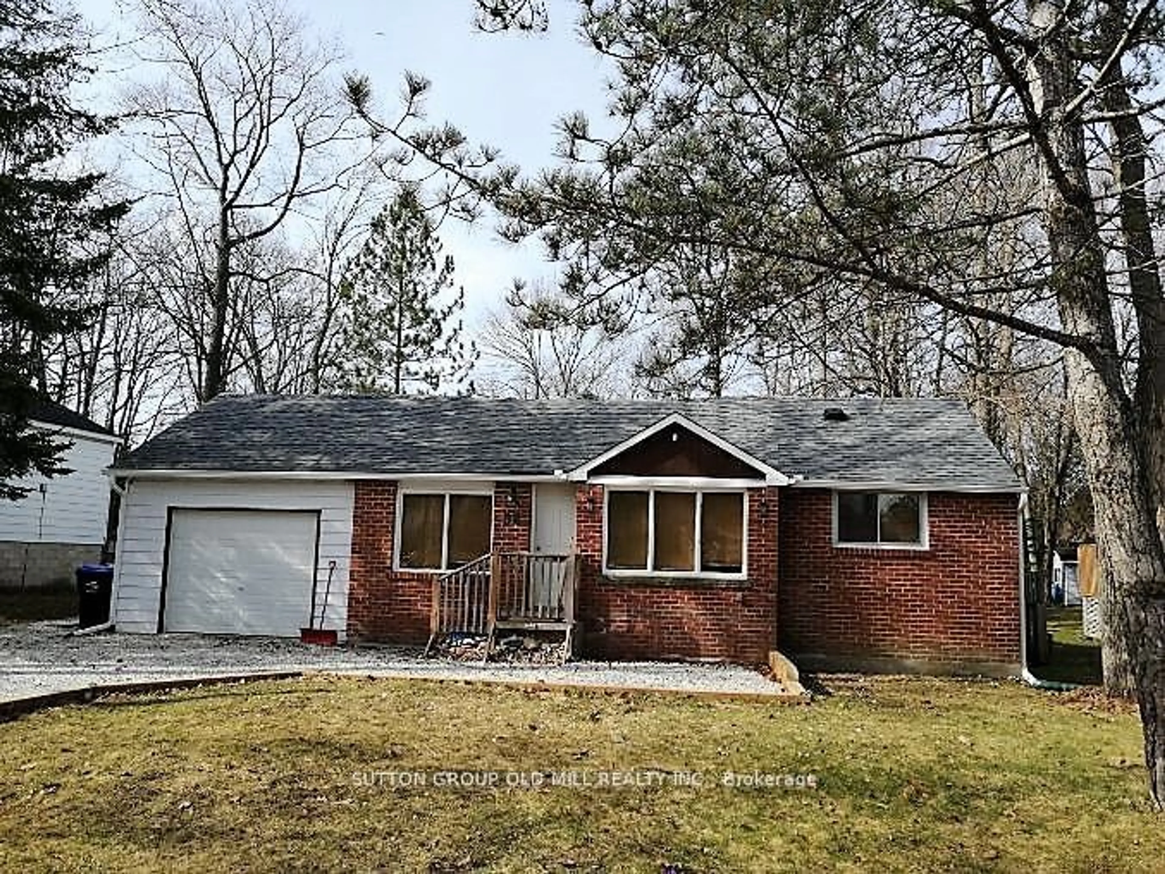 Frontside or backside of a home for 98 33rd St, Wasaga Beach Ontario L9Z 2B9