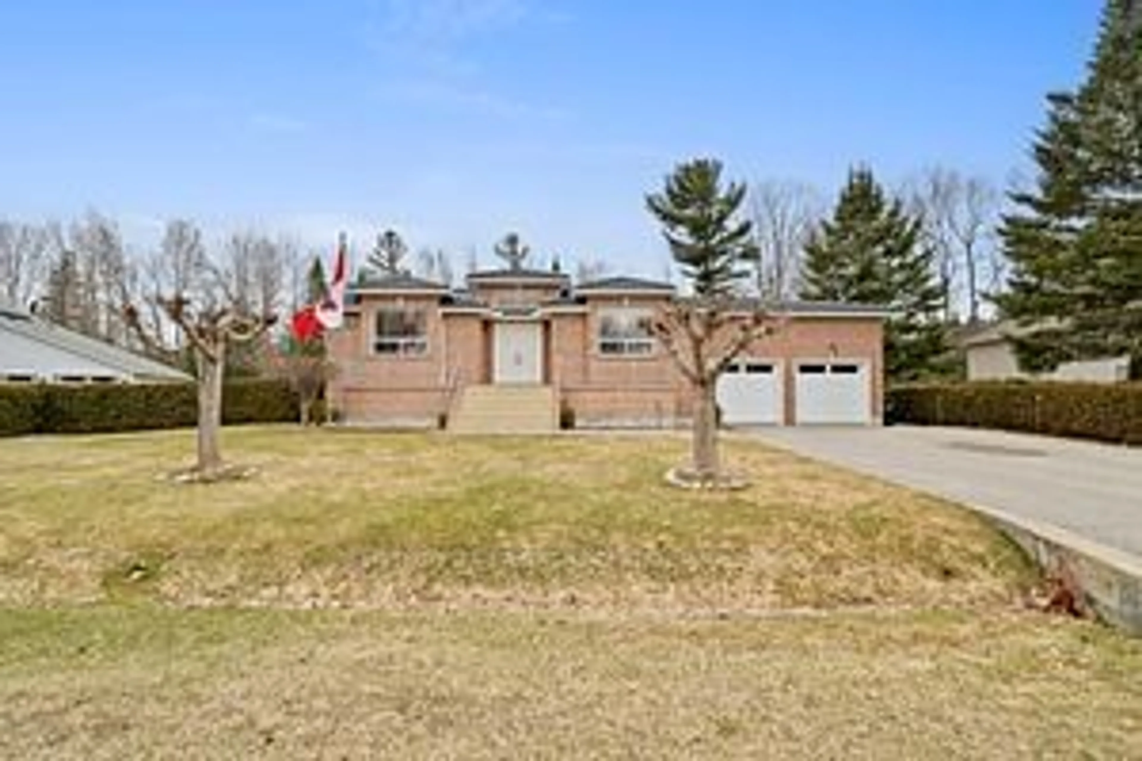 Home with brick exterior material for 30 Bridlewood Cres, Wasaga Beach Ontario L9Z 1B4
