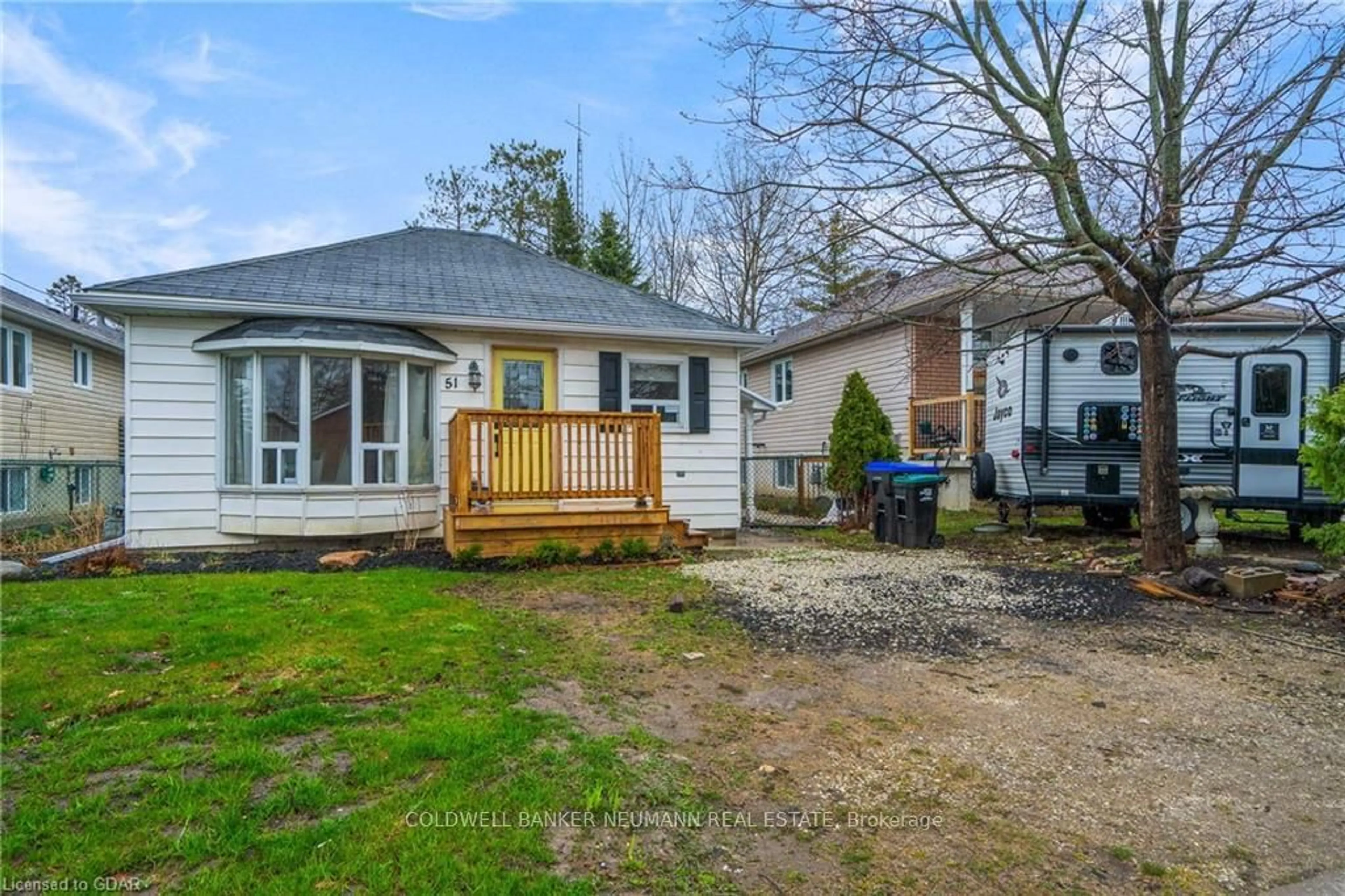 Frontside or backside of a home for 51 70th St, Wasaga Beach Ontario L9Z 1T6