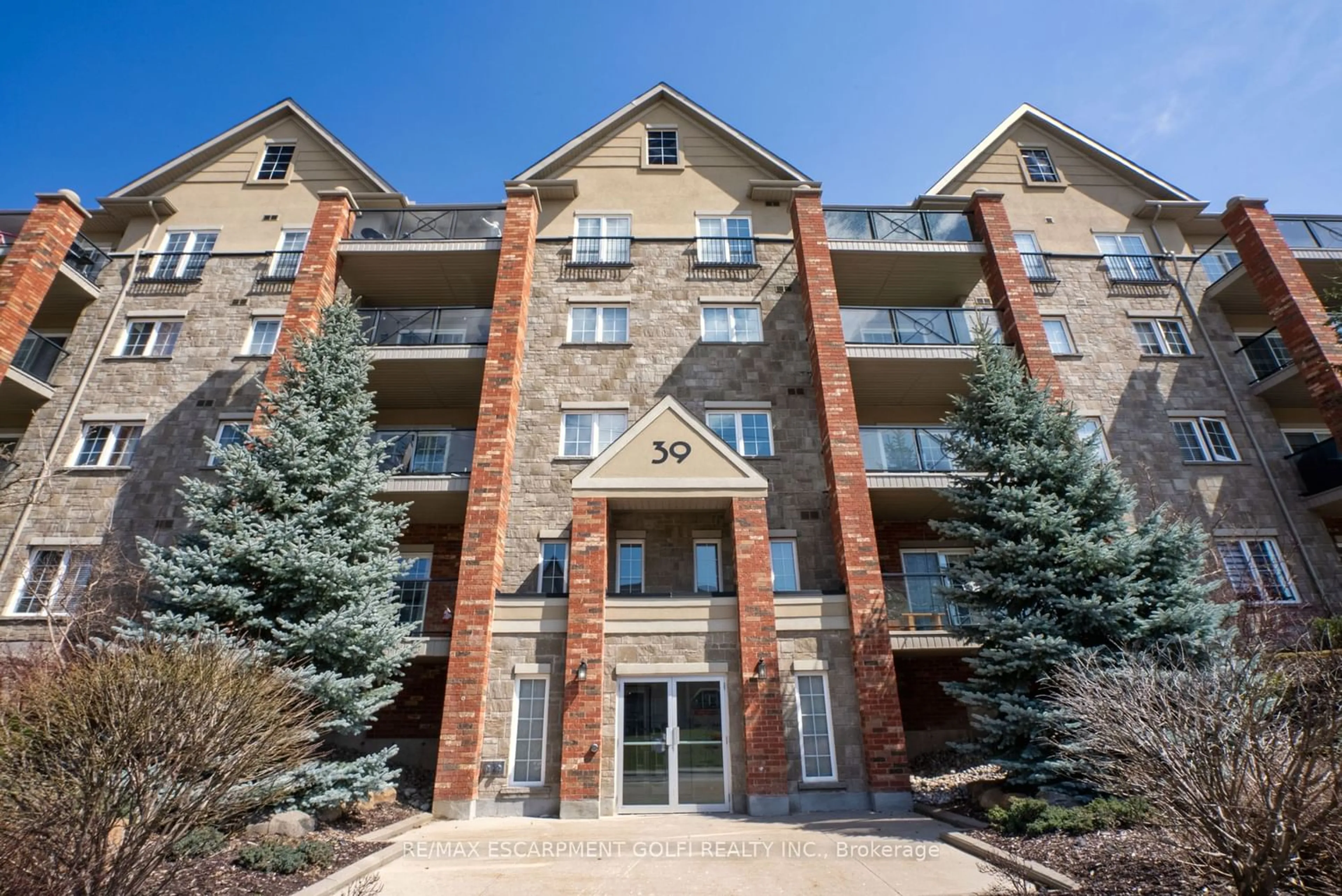 A pic from exterior of the house or condo for 39 Ferndale Dr #405, Barrie Ontario L4N 5T5