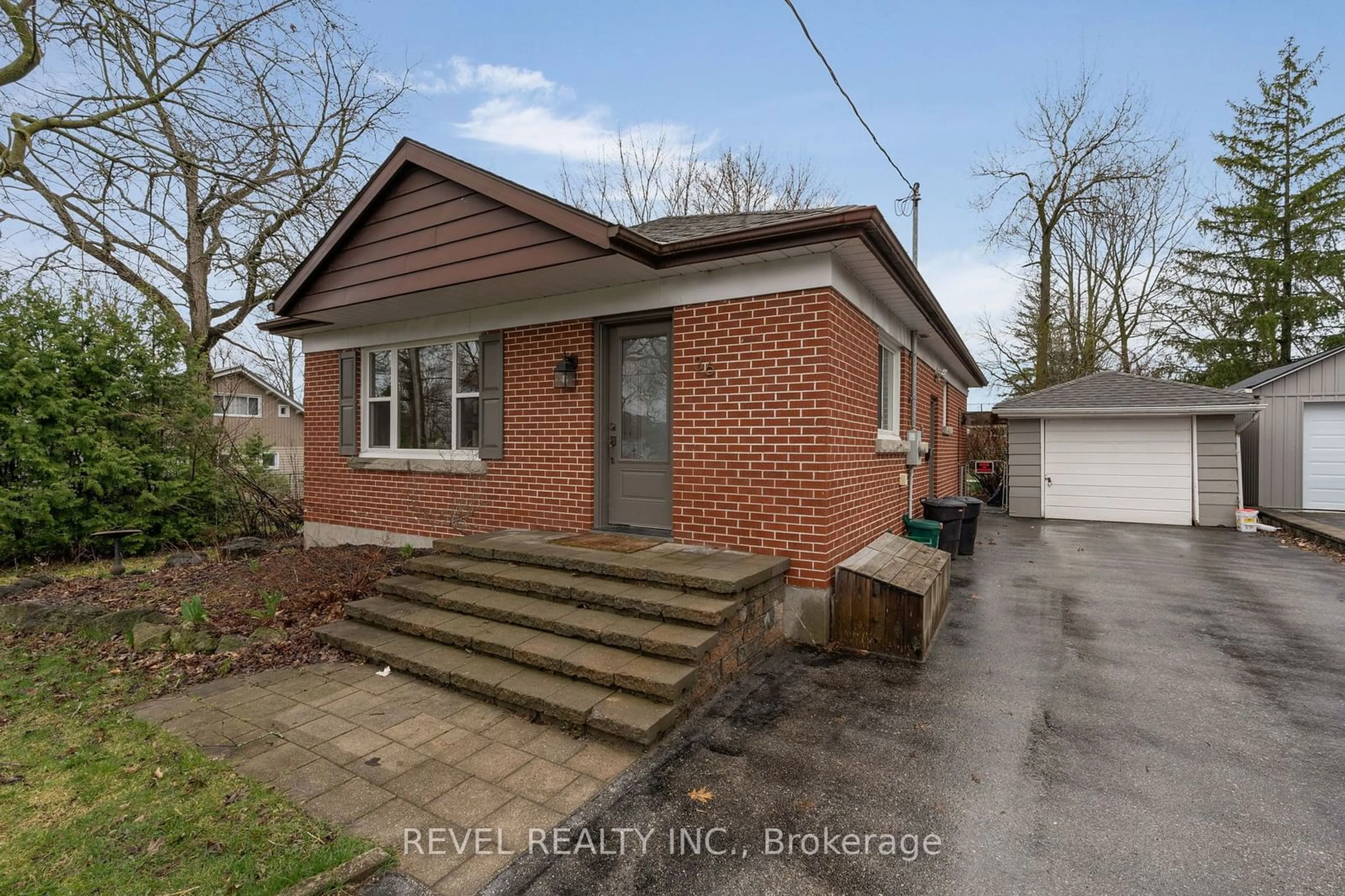Home with brick exterior material for 36 Lount St, Barrie Ontario L4M 3E1