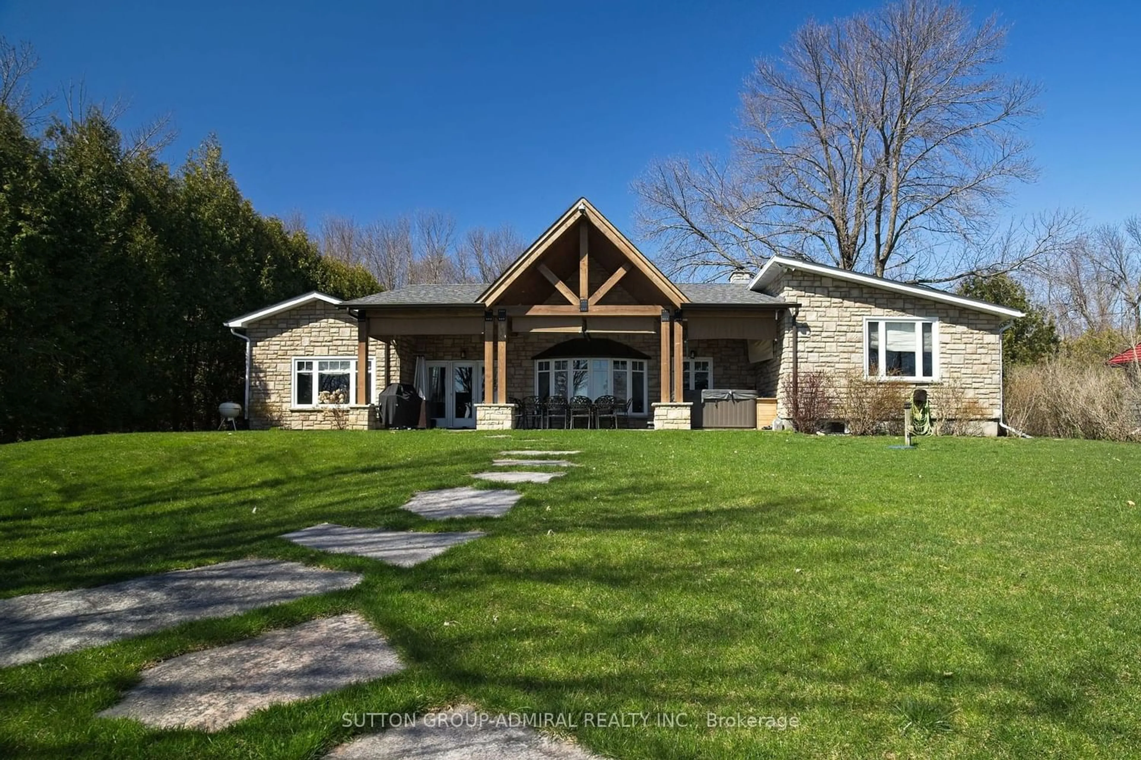 Frontside or backside of a home for 259 Moon Point Dr, Oro-Medonte Ontario L3V 6H1