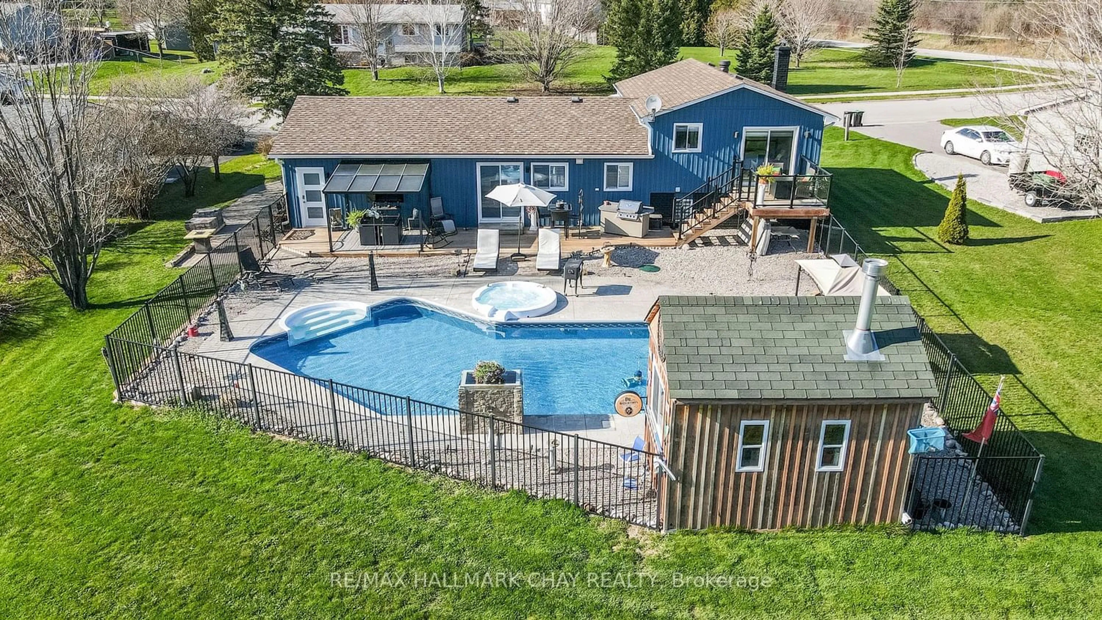 Indoor or outdoor pool for 3 St. Patricks Drive Dr, Springwater Ontario L0L 2K0