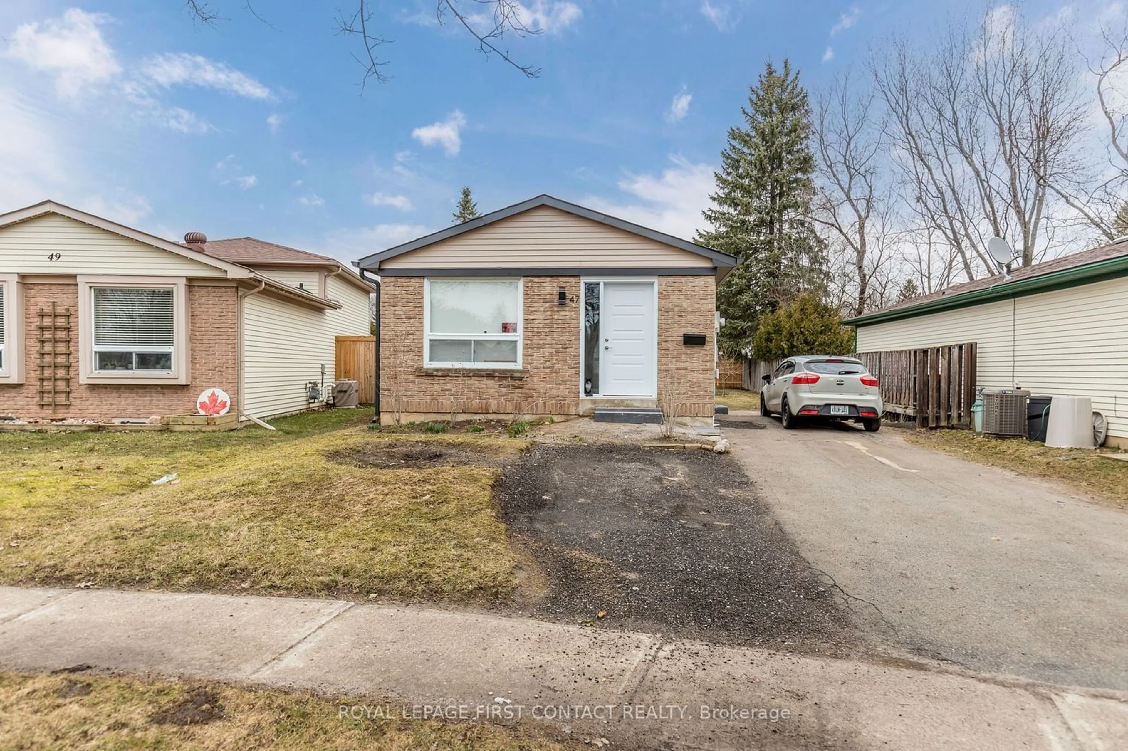 Frontside or backside of a home for 47 Mowat Cres, Barrie Ontario L4N 5B4