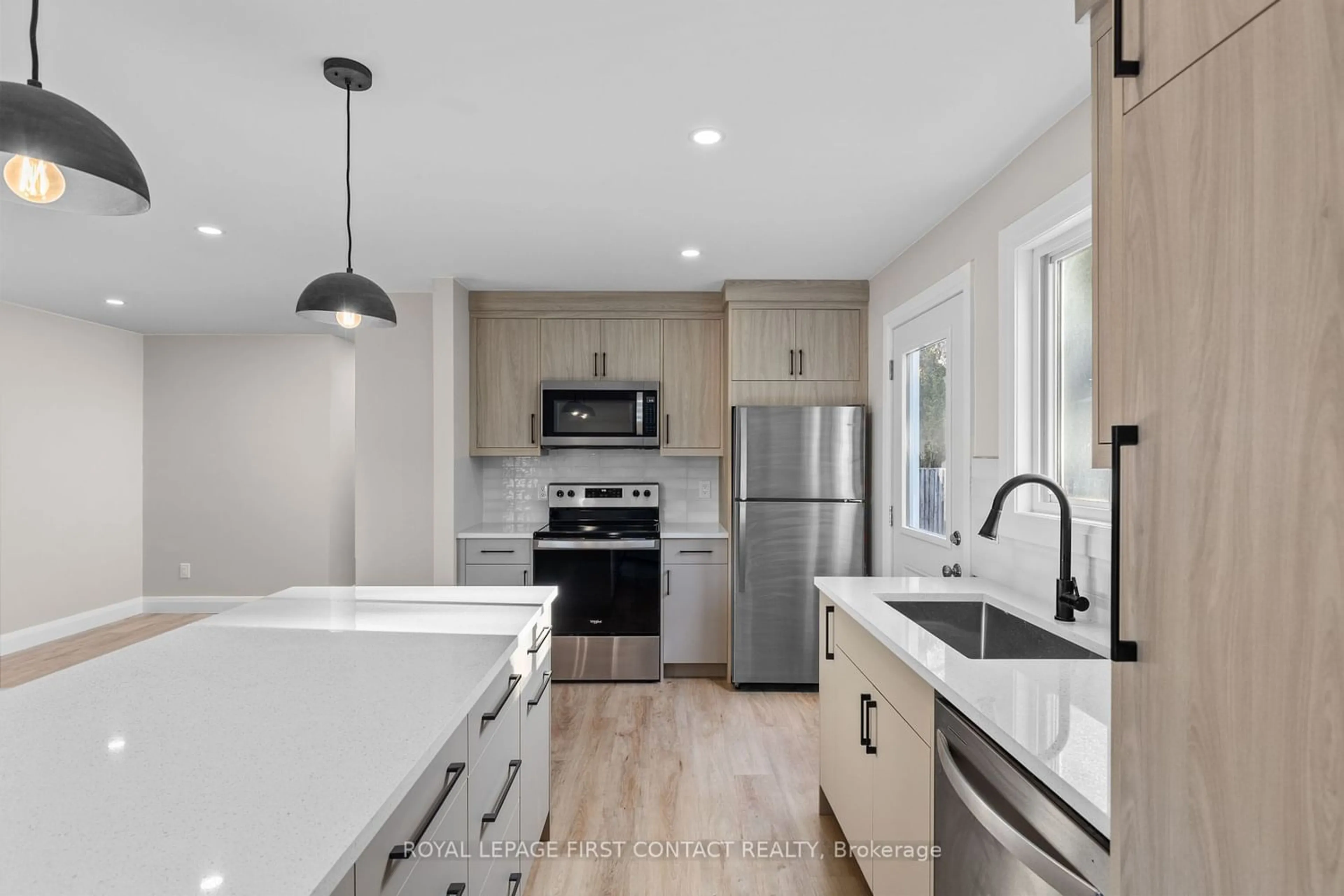 Contemporary kitchen for 47 Mowat Cres, Barrie Ontario L4N 5B4