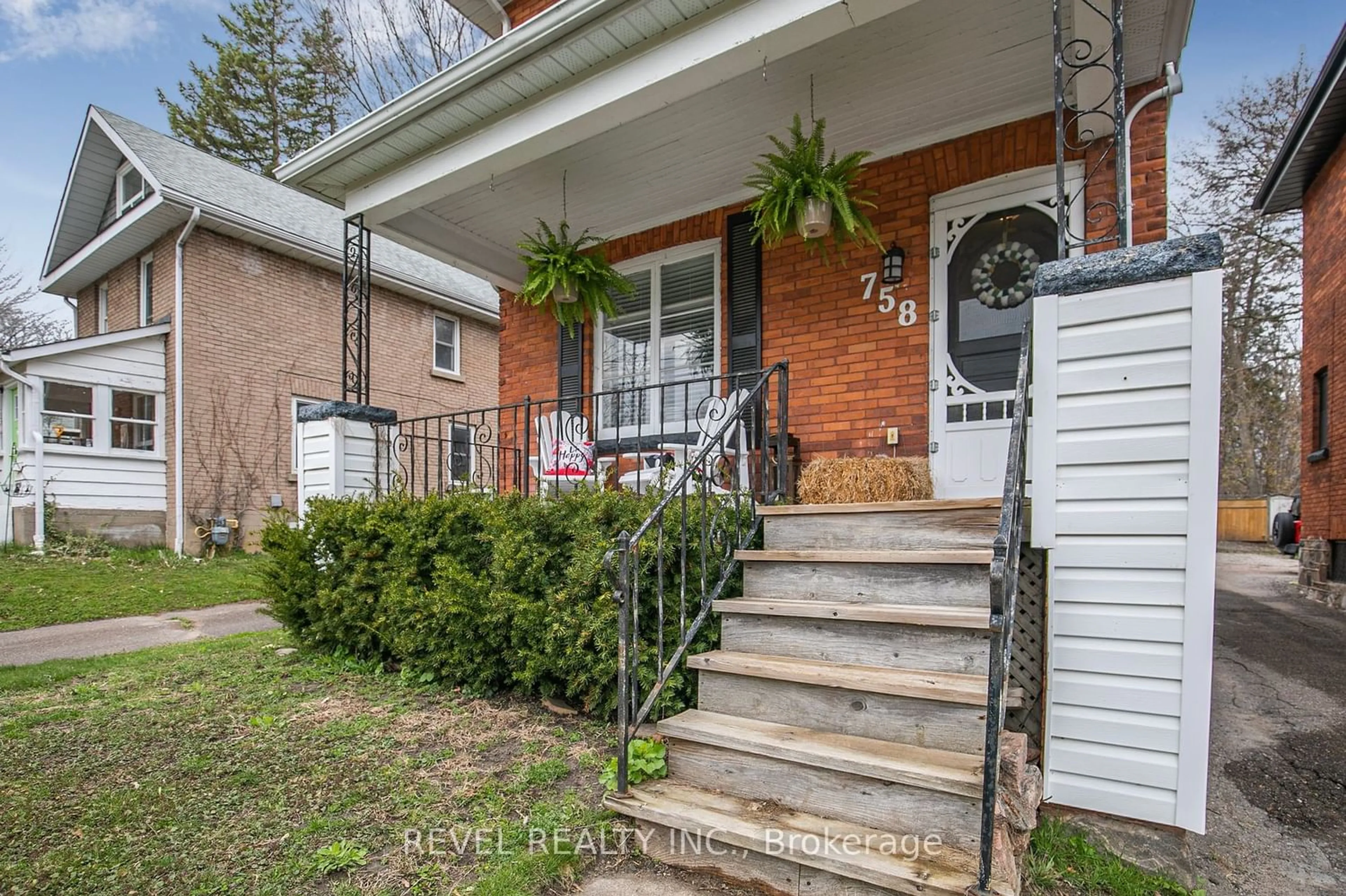 Frontside or backside of a home for 758 Hugel Ave, Midland Ontario L4R 1X3