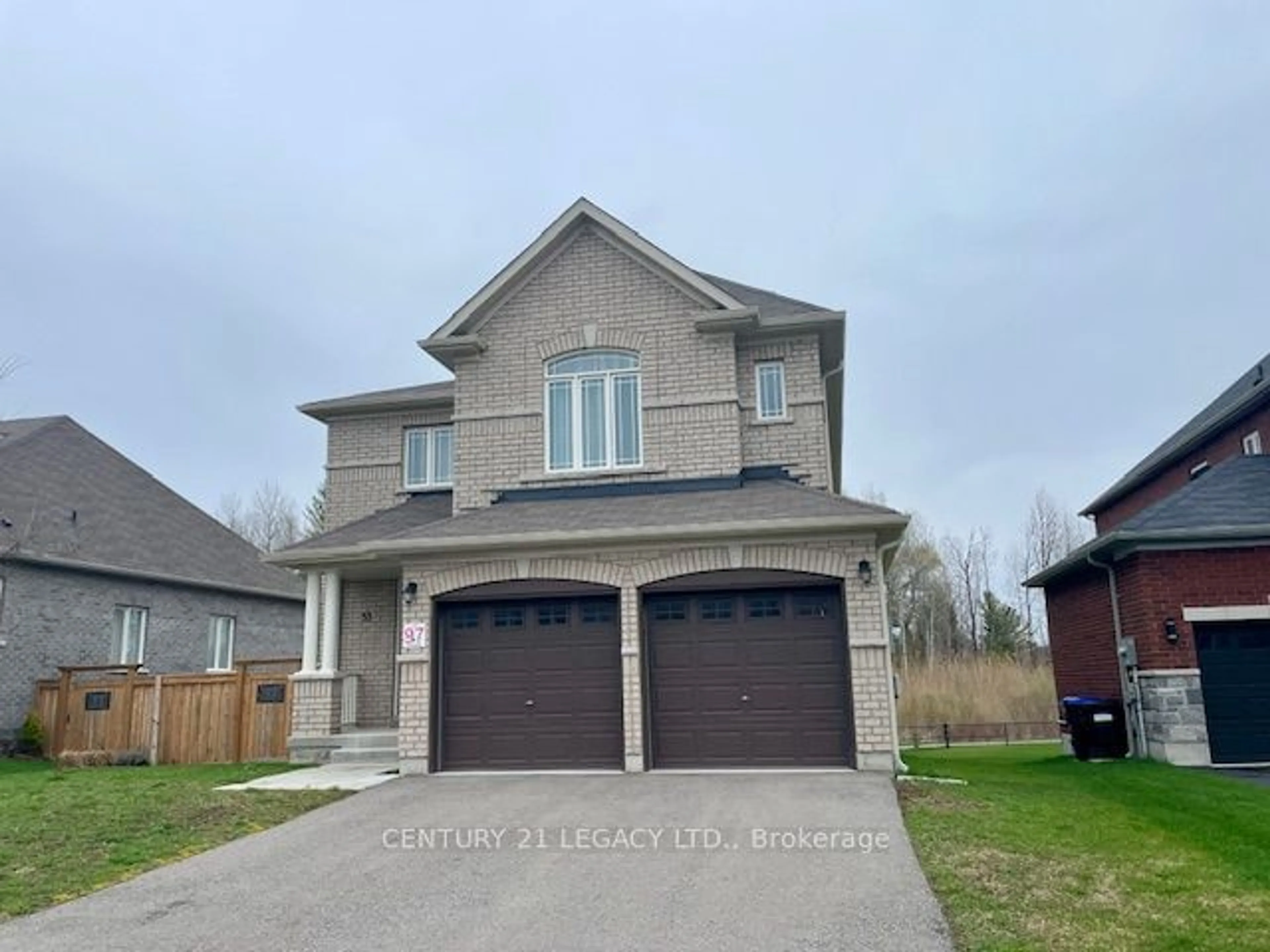 Frontside or backside of a home for 33 Pearl St, Wasaga Beach Ontario L9Z 1J6