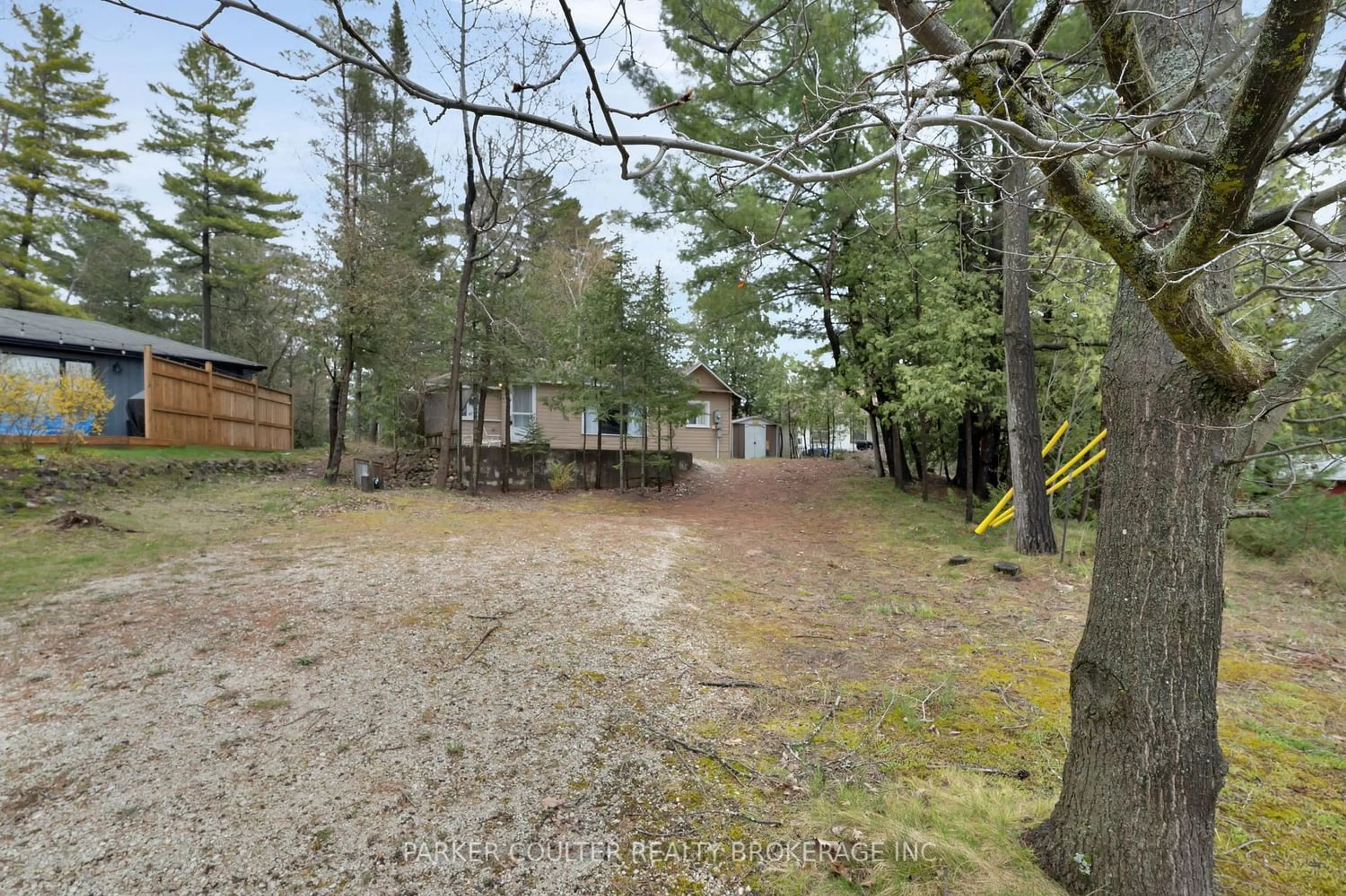 Outside view for 1221 River Rd, Wasaga Beach Ontario L9Z 2R7