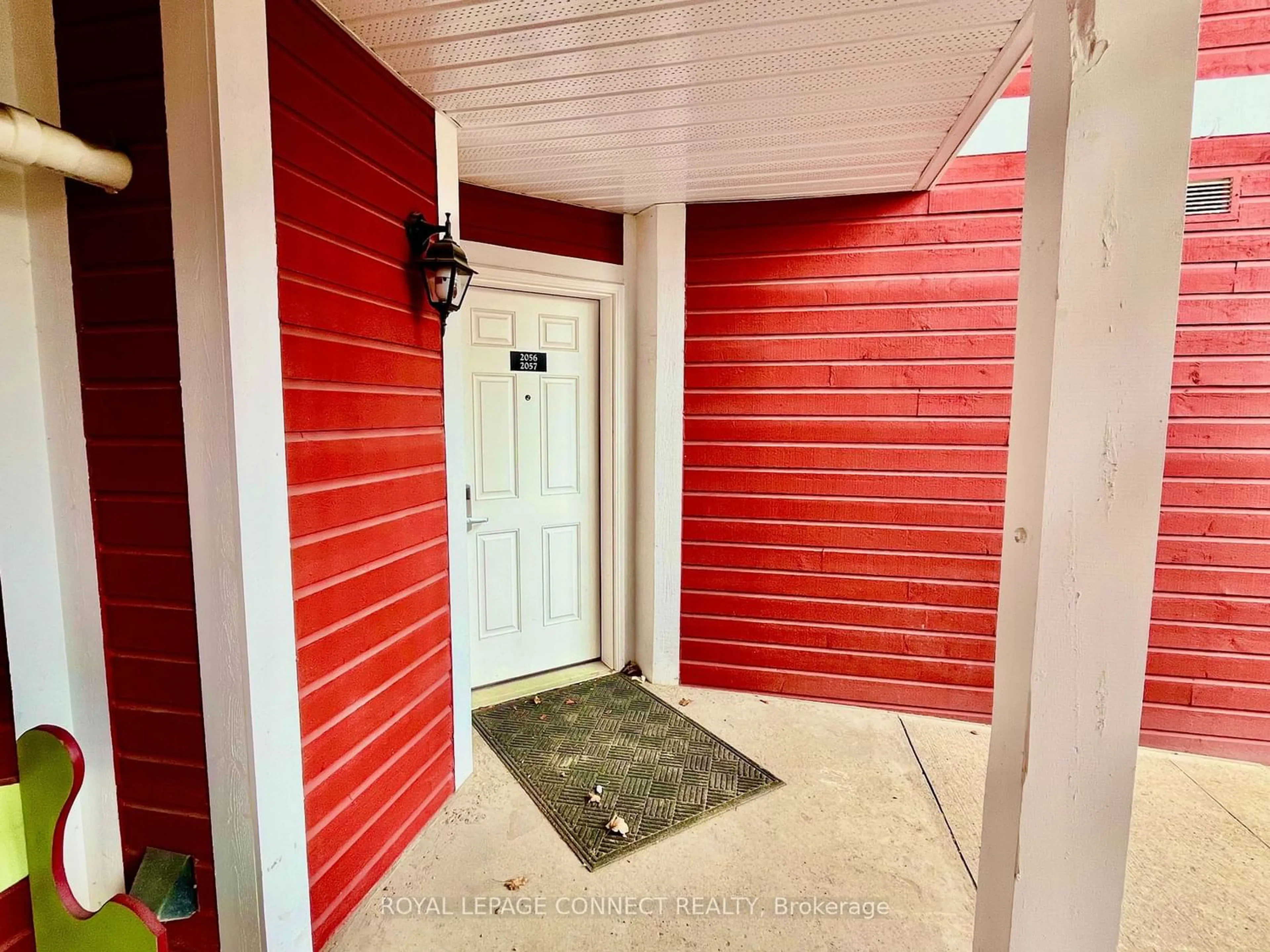 Indoor entryway for 90 Highland Dr #2056-57, Oro-Medonte Ontario L0L 2L0