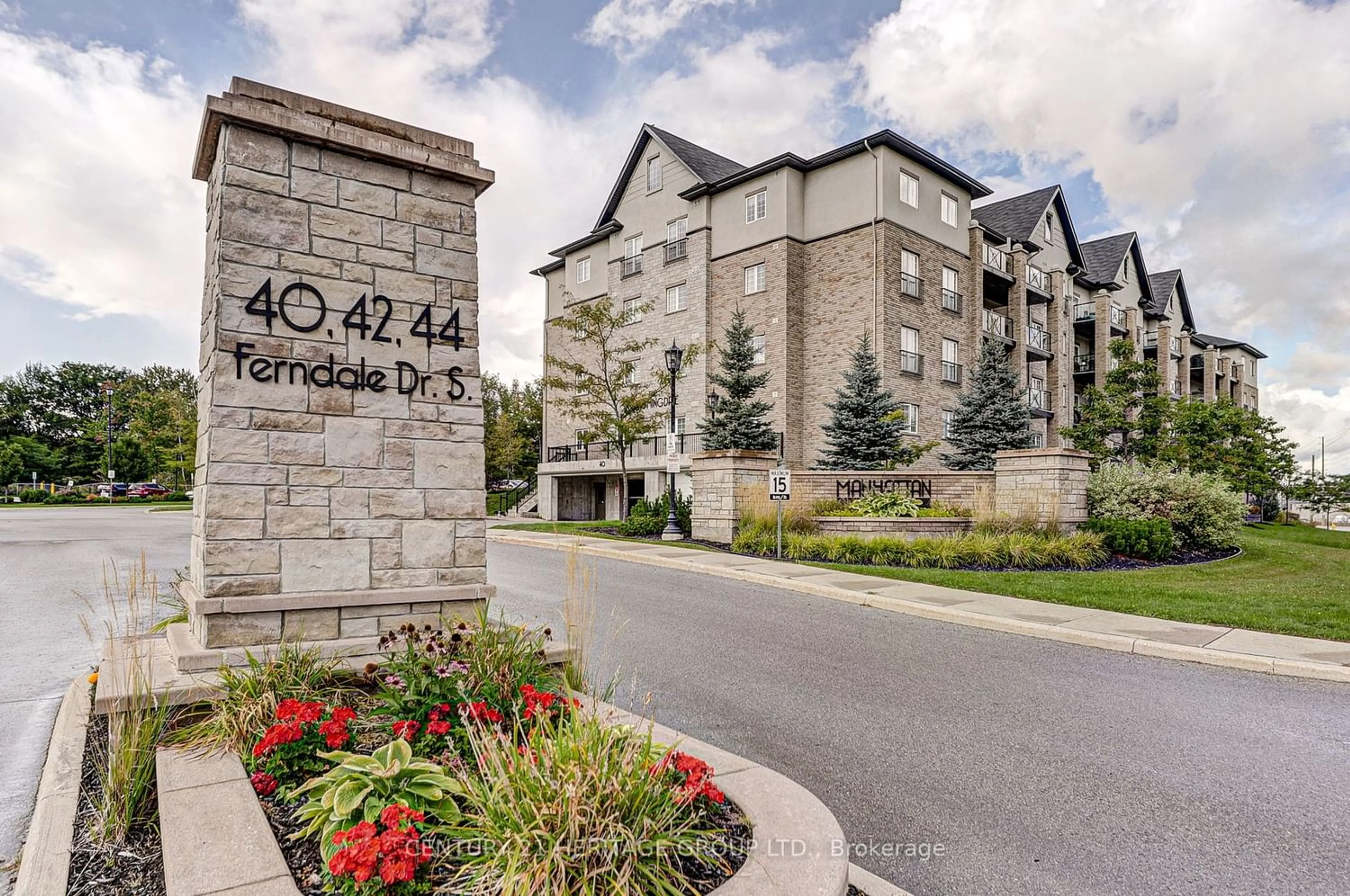 A pic from exterior of the house or condo for 40 Ferndale Dr #111, Barrie Ontario L4N 2L3