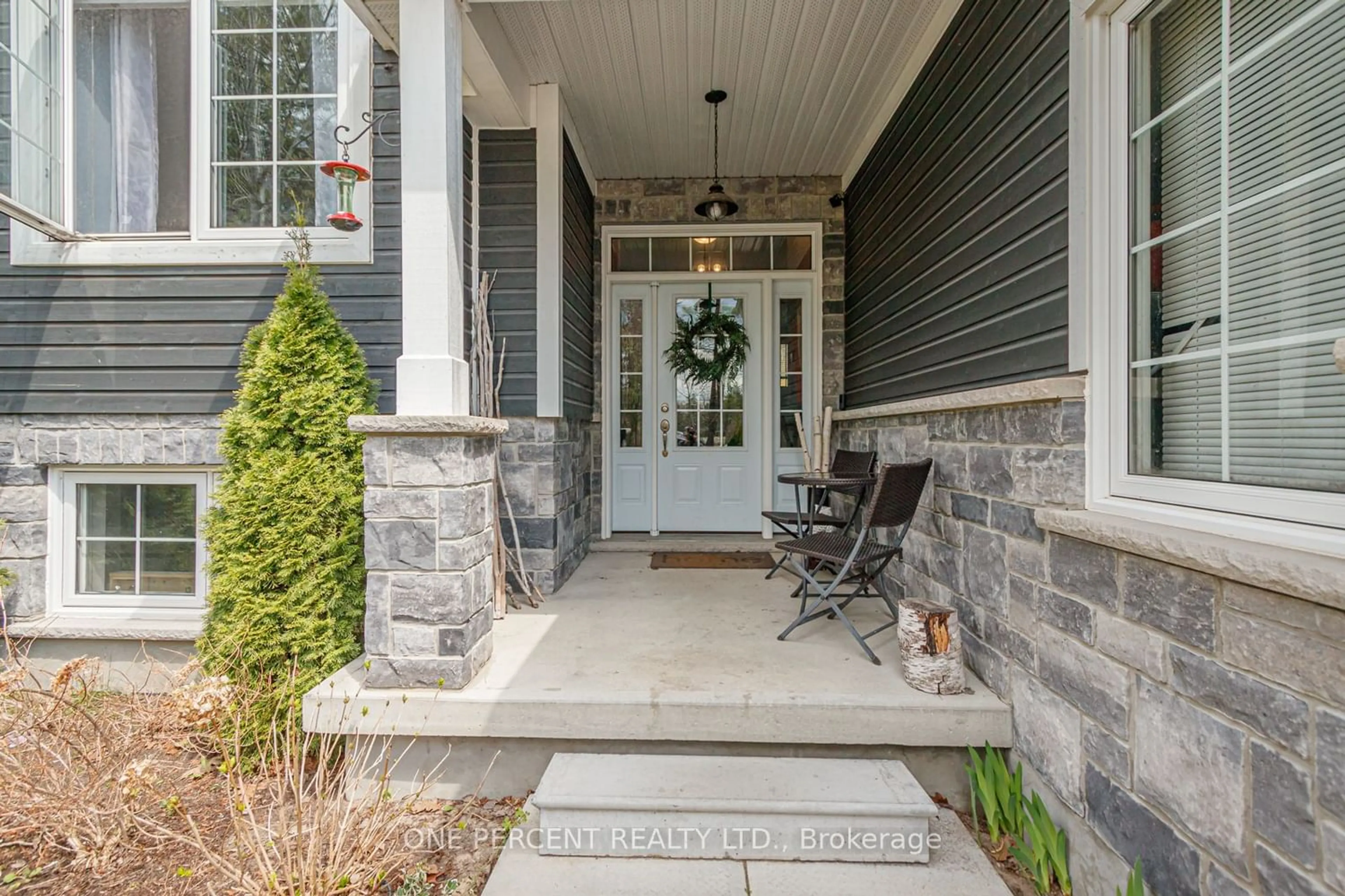 Indoor entryway for 83 40th St, Wasaga Beach Ontario L9Z 1Z9