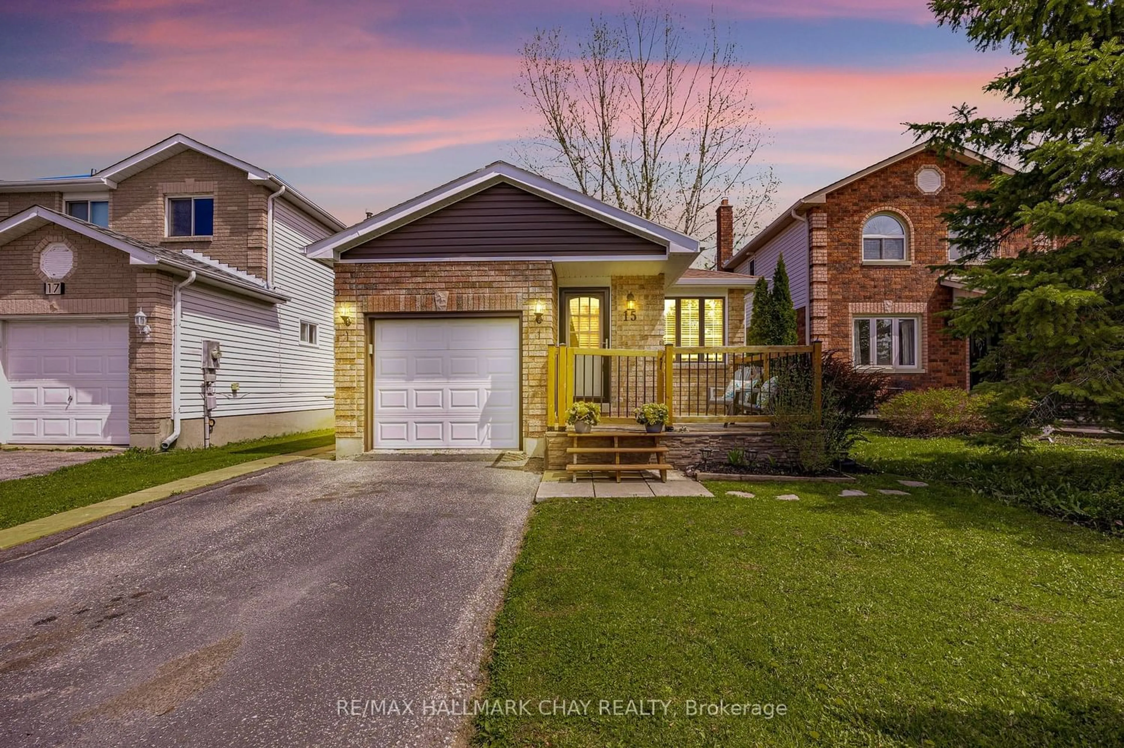 Frontside or backside of a home for 15 Orok Lane, Barrie Ontario L4M 6H4