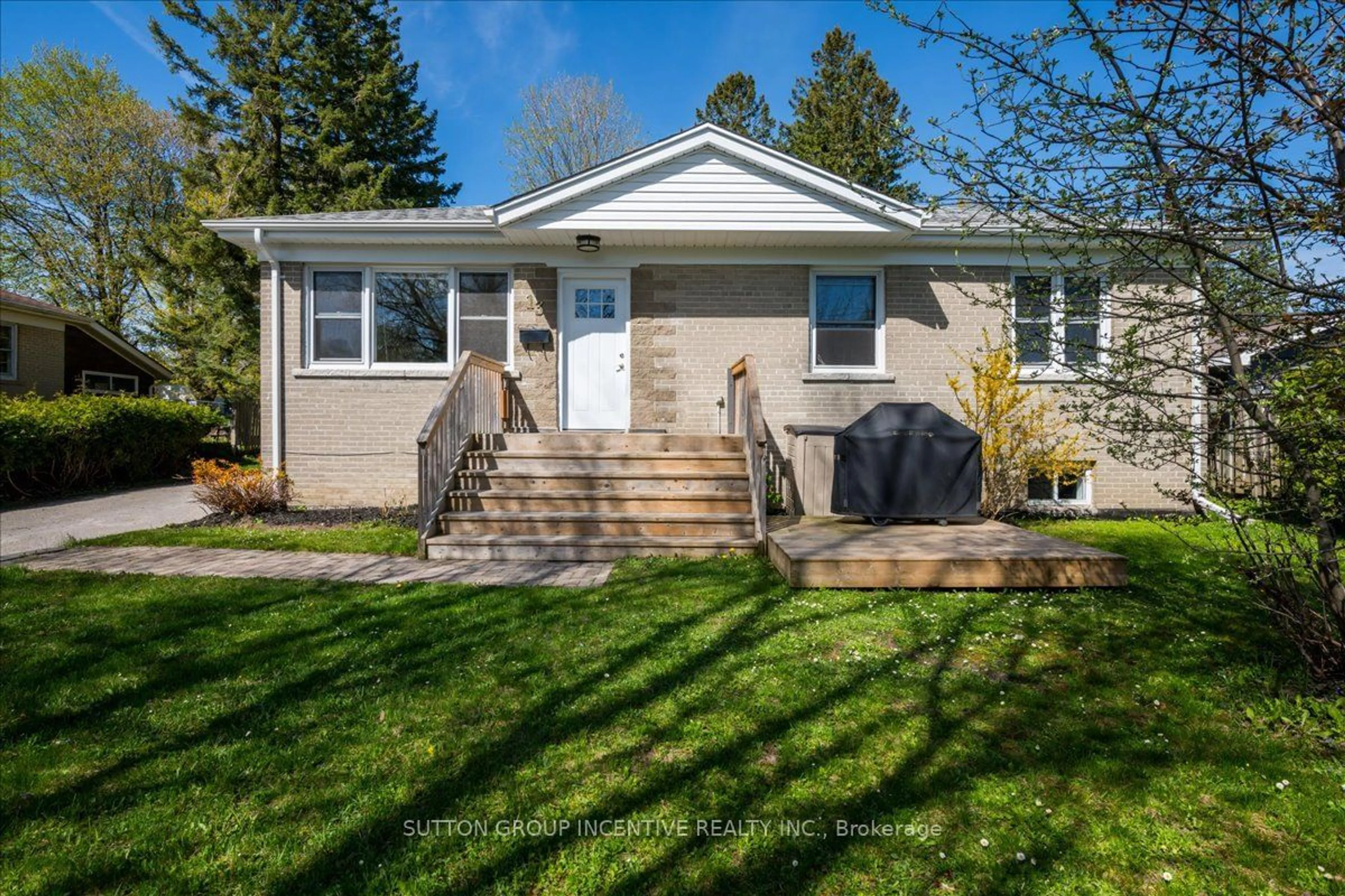 Frontside or backside of a home for 13 Esther Anne Dr, Orillia Ontario L3V 3G8