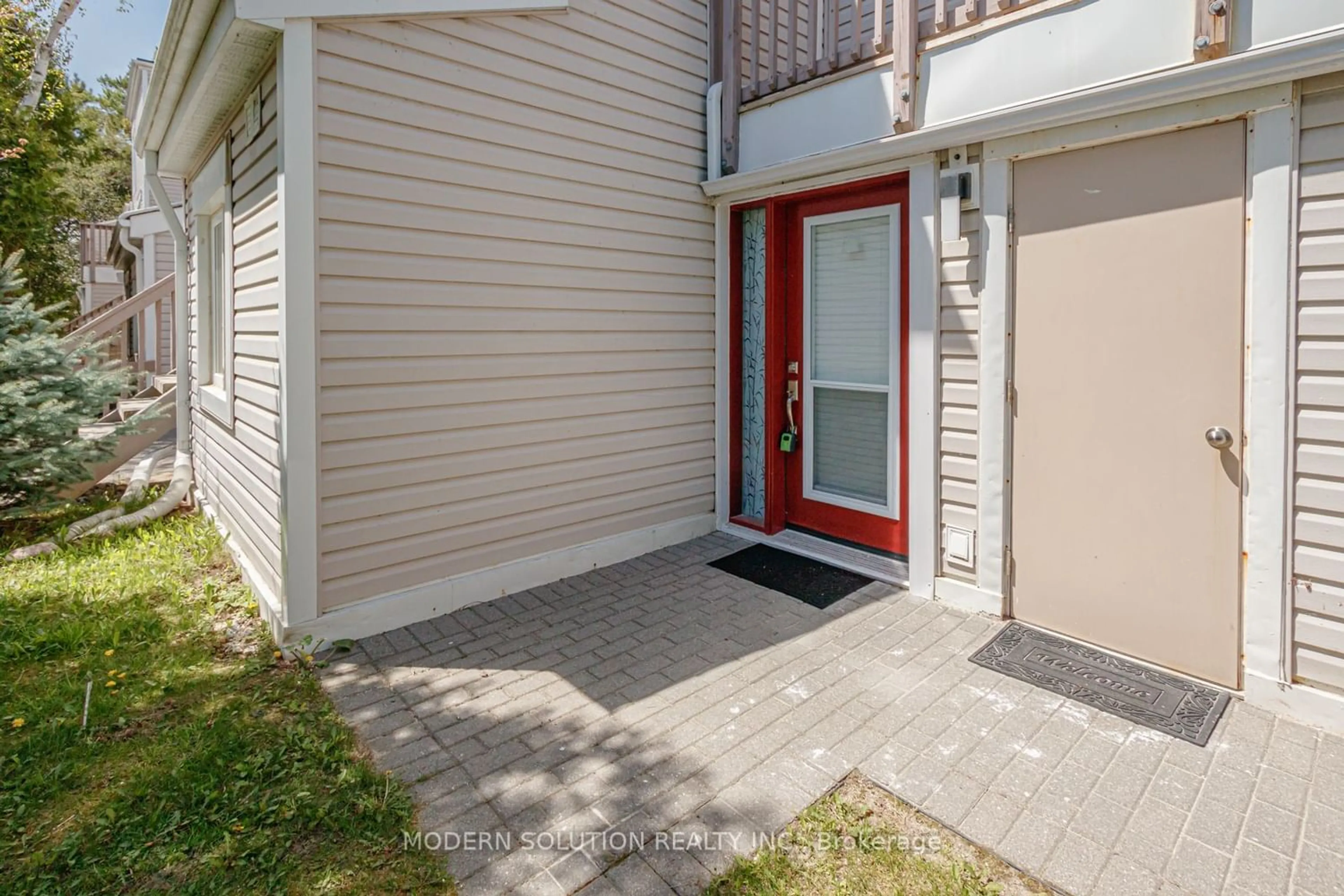 A pic from exterior of the house or condo for 51 Trott Blvd #171, Collingwood Ontario L9Y 5B8
