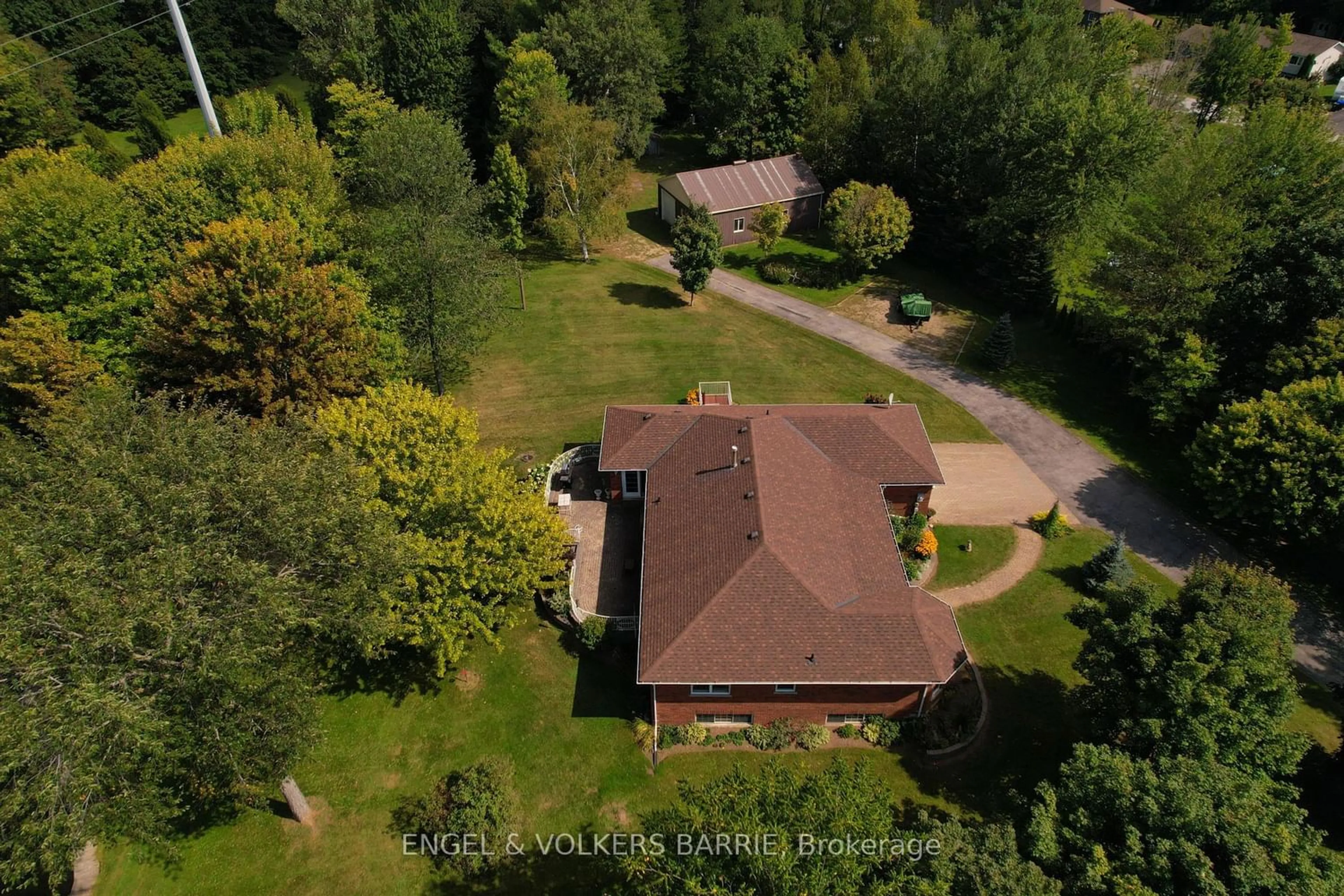 Frontside or backside of a home for 1 Whitetail Dr, Clearview Ontario L0M 1N0