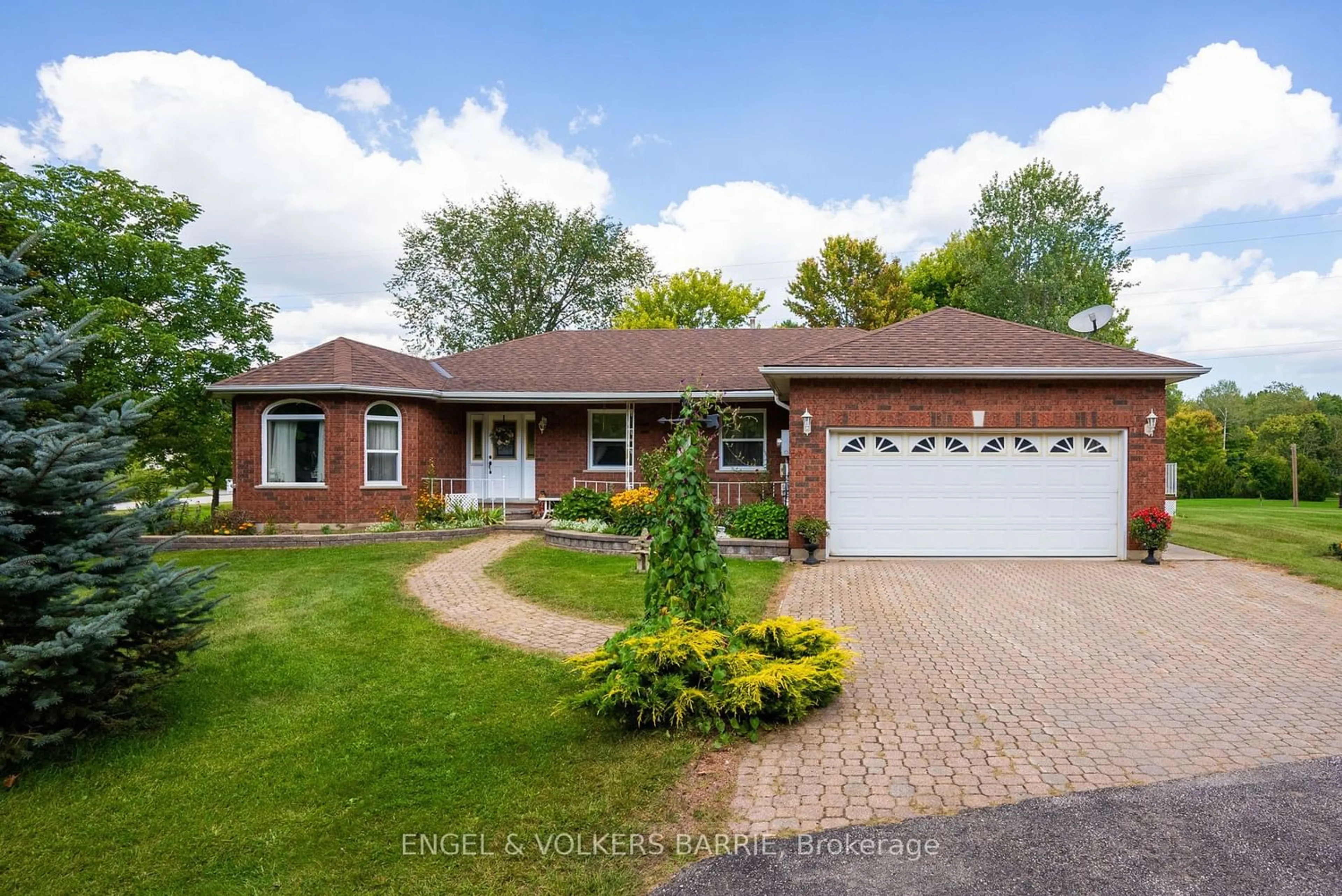 Home with brick exterior material for 1 Whitetail Dr, Clearview Ontario L0M 1N0