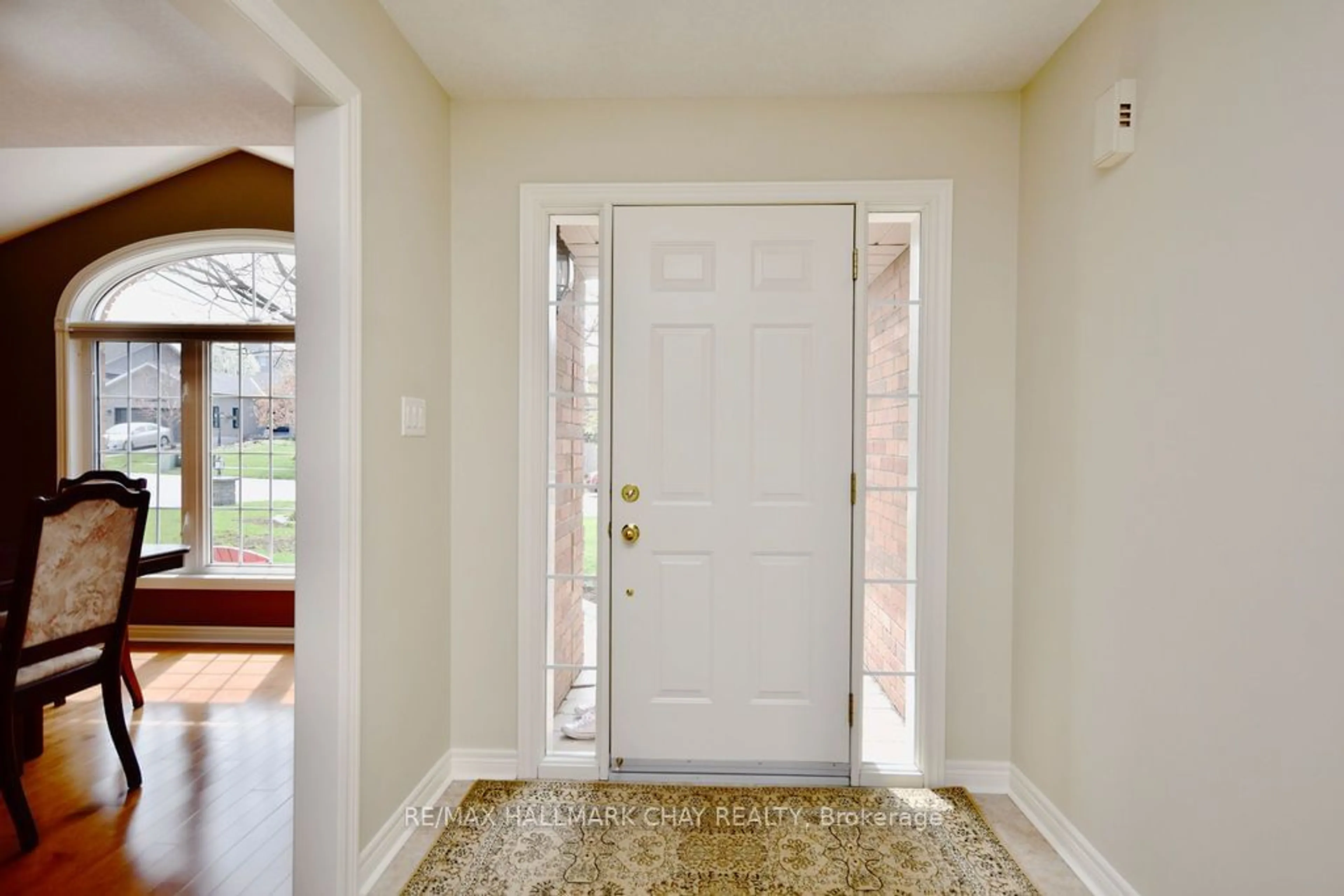 Indoor entryway, wood floors for 167 Crompton Dr, Barrie Ontario L4M 6P1