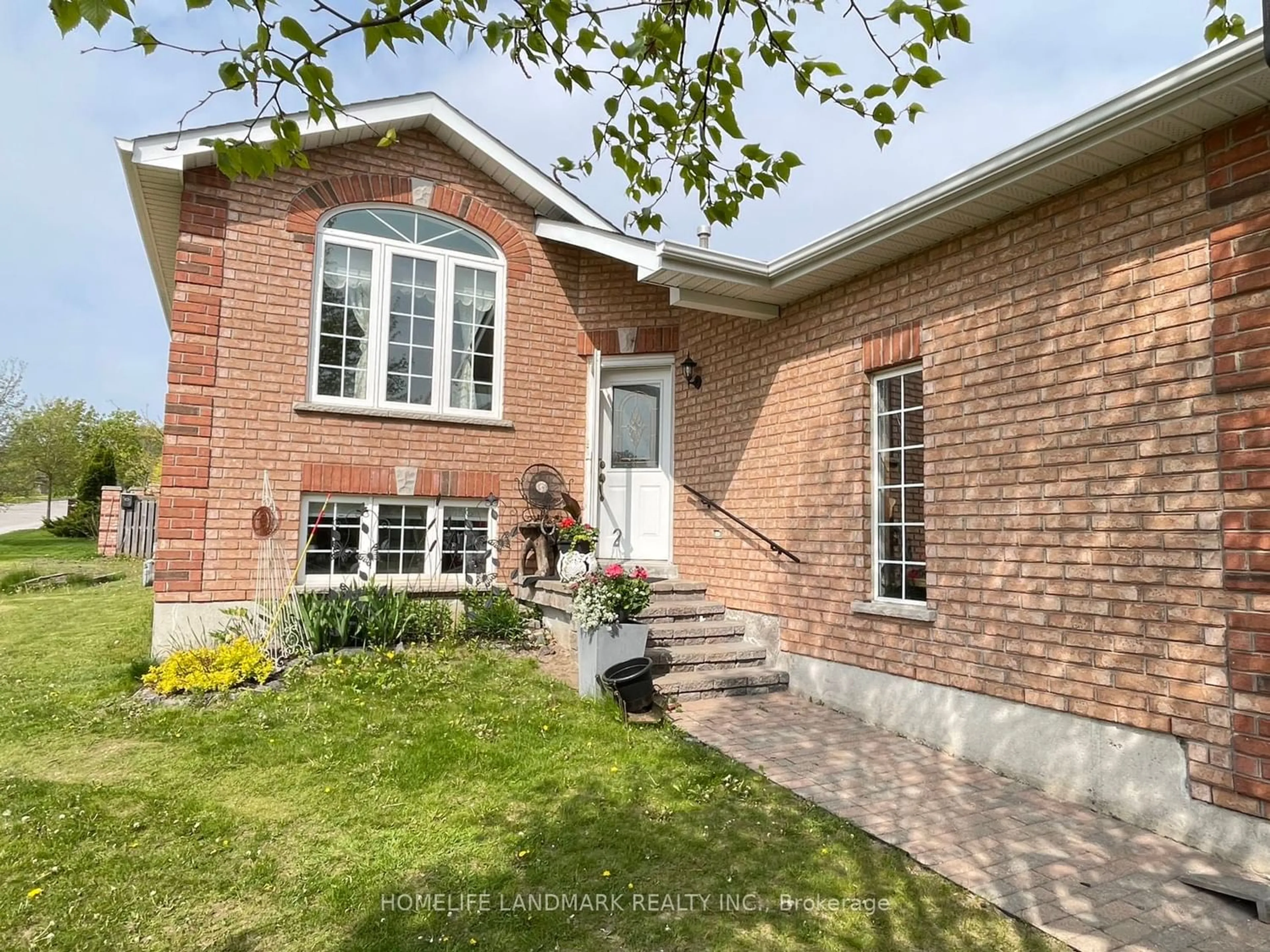 Home with brick exterior material for 14 Crompton Dr, Barrie Ontario L4M 6M8