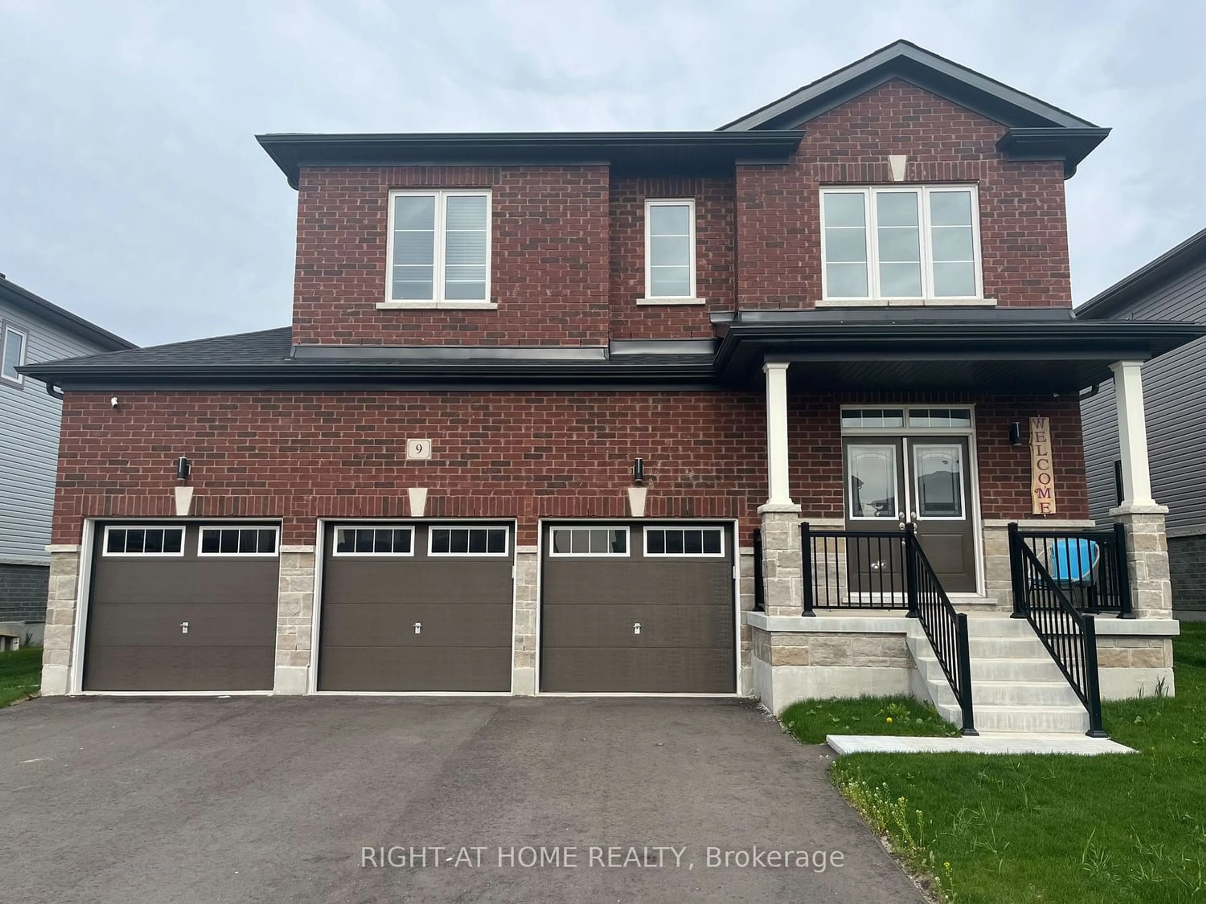 Home with brick exterior material for 9 Middleton Dr, Wasaga Beach Ontario L9Z 0K9